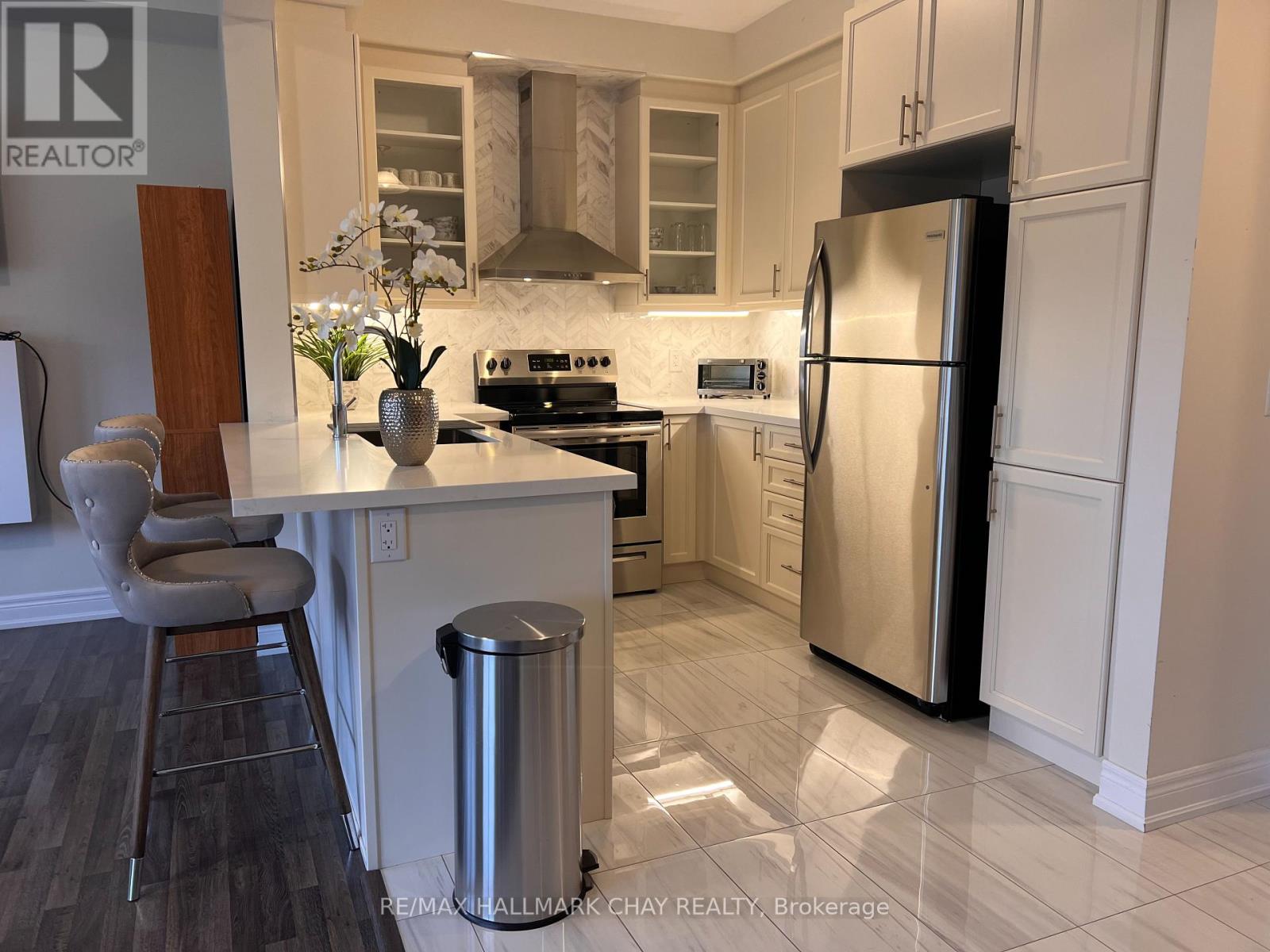 327 Atkinson Street, Clearview, Ontario  L0M 1S0 - Photo 3 - S12444868