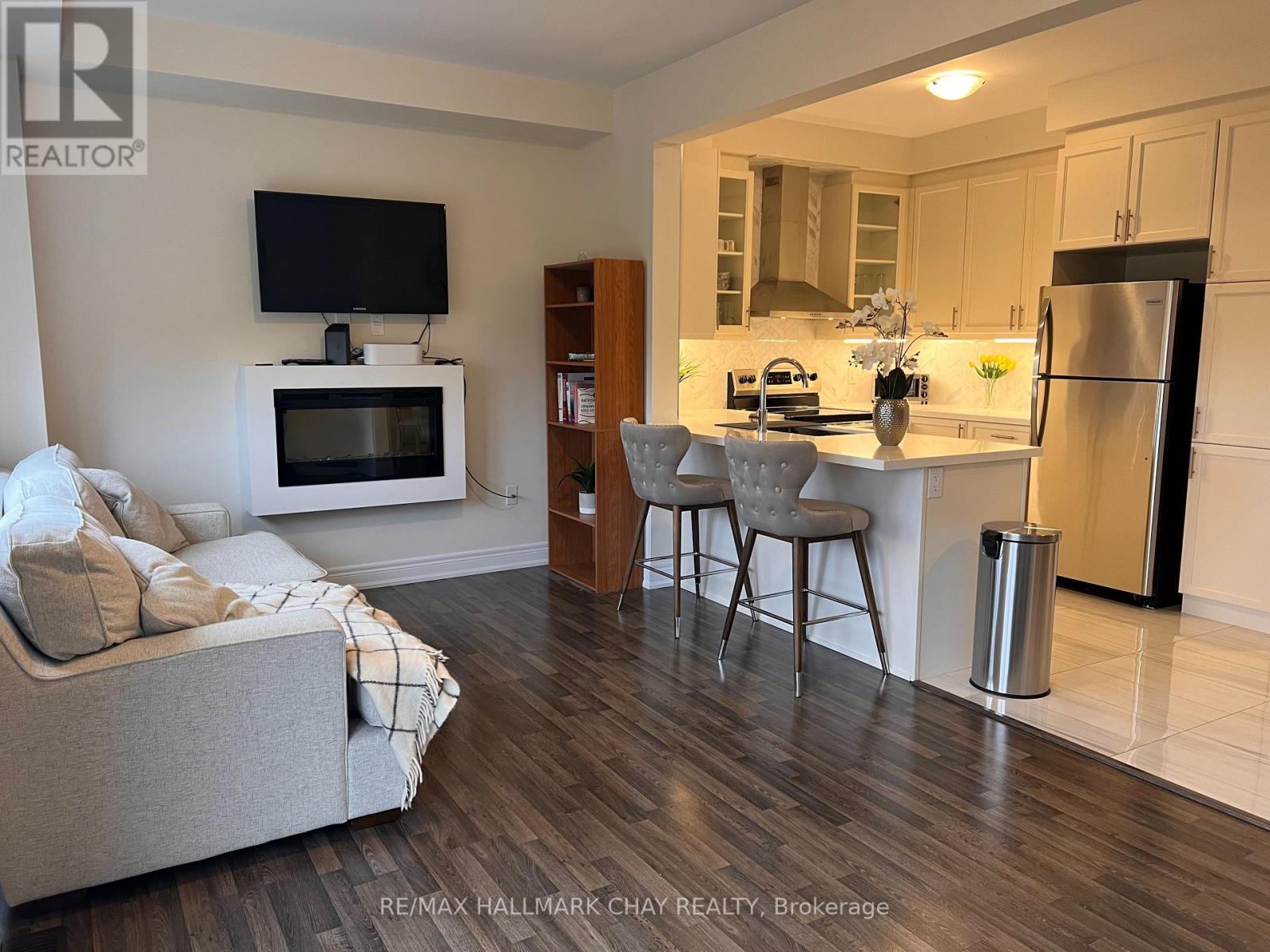 327 Atkinson Street, Clearview, Ontario  L0M 1S0 - Photo 4 - S12444868