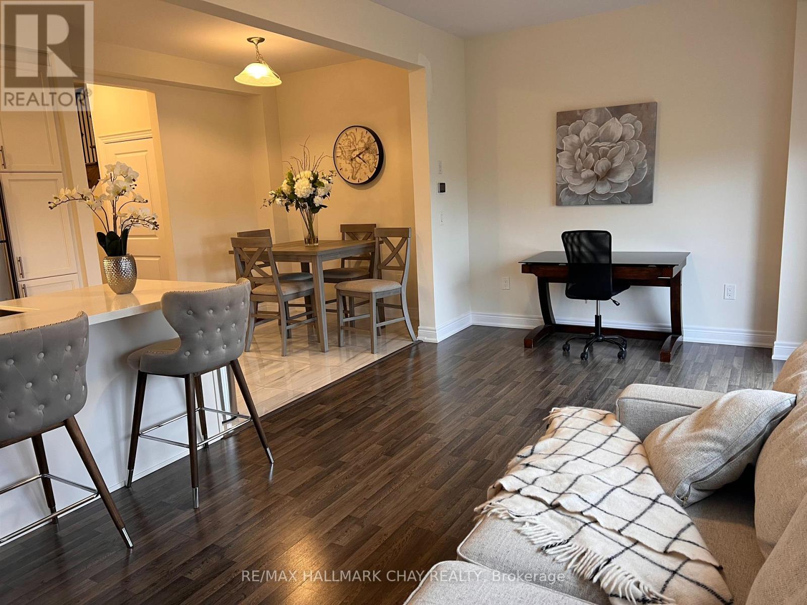 327 Atkinson Street, Clearview, Ontario  L0M 1S0 - Photo 5 - S12444868