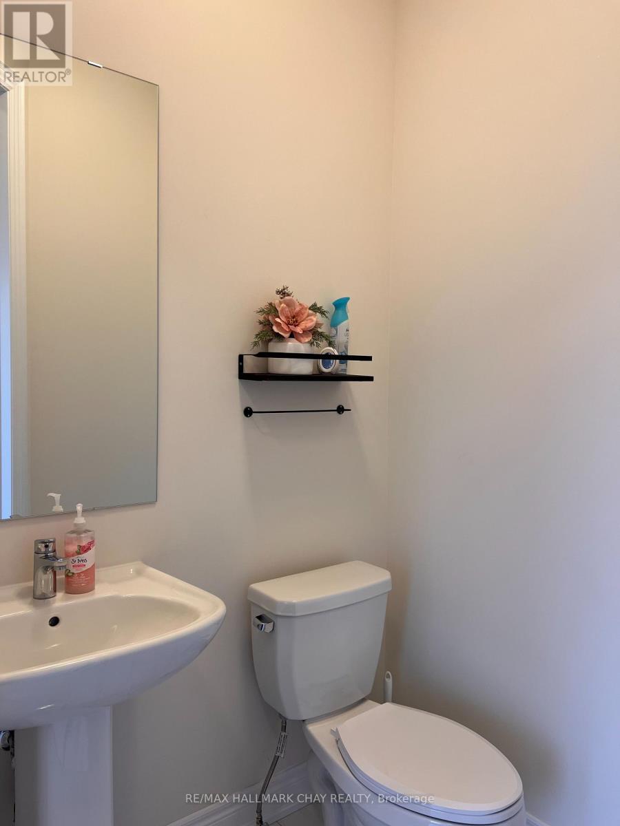 327 Atkinson Street, Clearview, Ontario  L0M 1S0 - Photo 6 - S12444868
