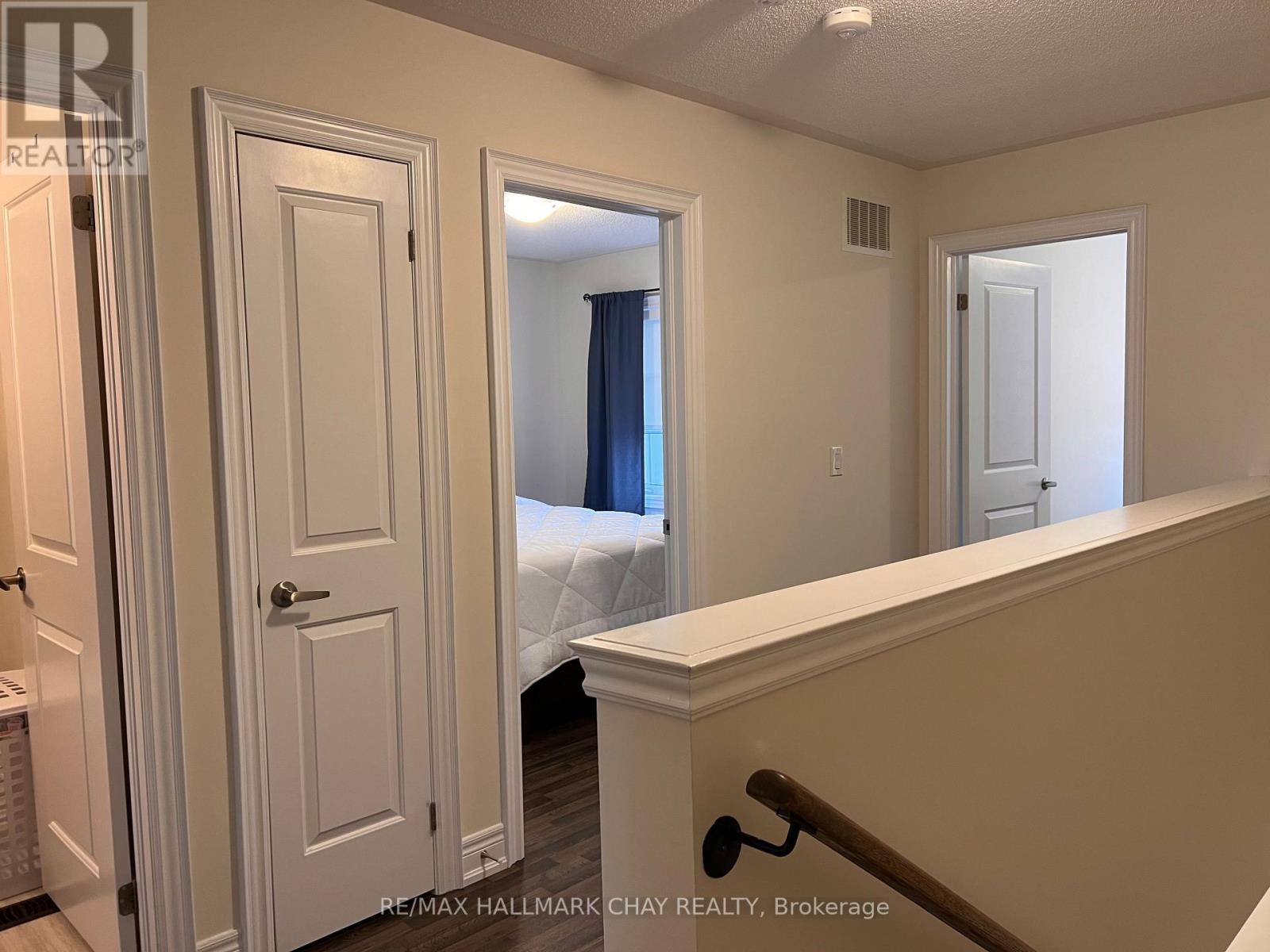 327 Atkinson Street, Clearview, Ontario  L0M 1S0 - Photo 7 - S12444868