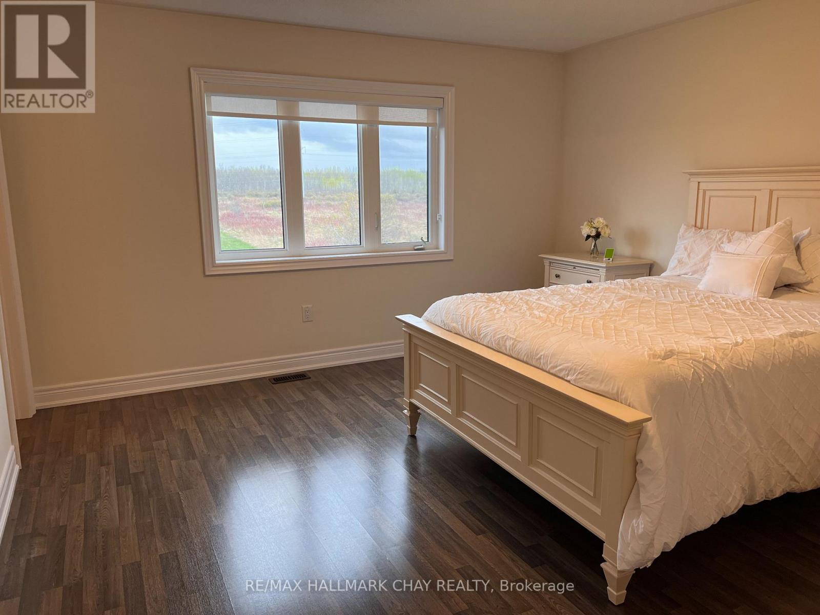 327 Atkinson Street, Clearview, Ontario  L0M 1S0 - Photo 8 - S12444868