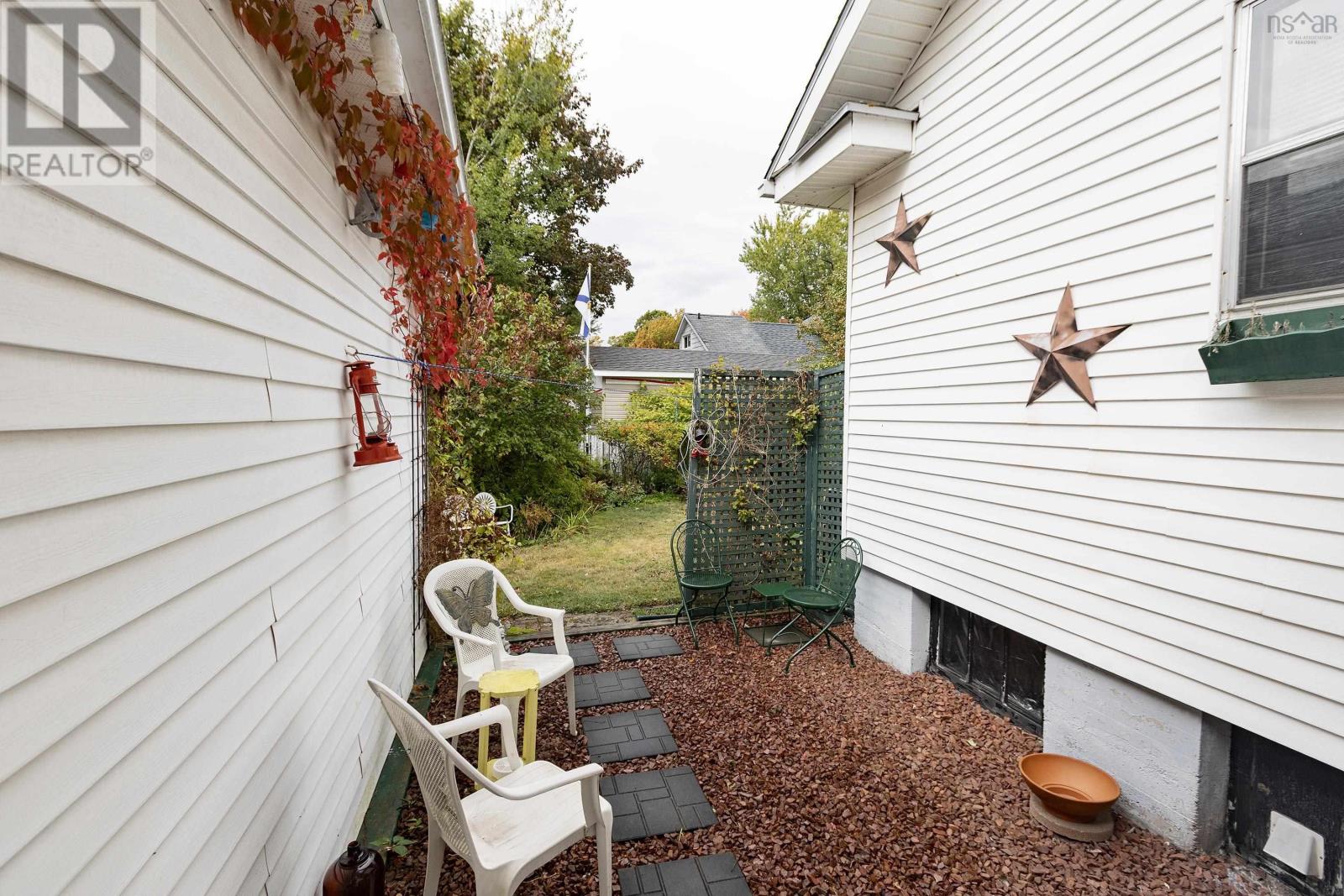 74 Spring Street, Amherst, Nova Scotia  B4H 1S7 - Photo 2 - 202525121