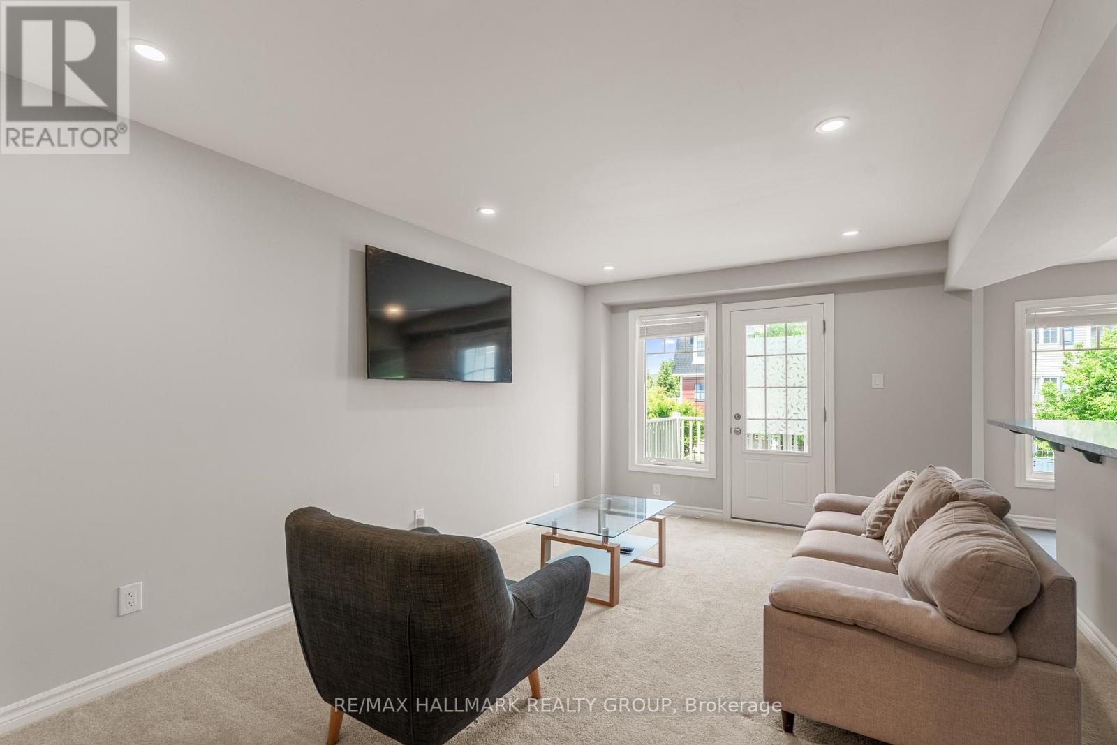 404 Rosingdale Street, Ottawa, Ontario  K2R 1G9 - Photo 12 - X12444872