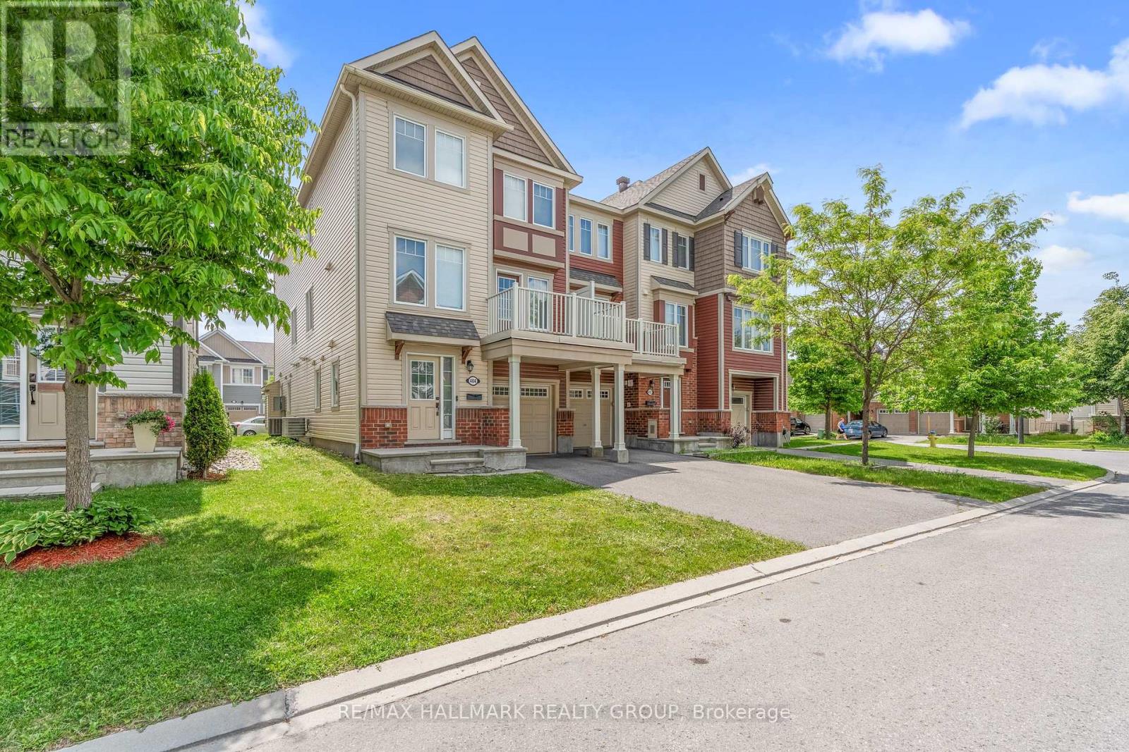 404 Rosingdale Street, Ottawa, Ontario  K2R 1G9 - Photo 2 - X12444872