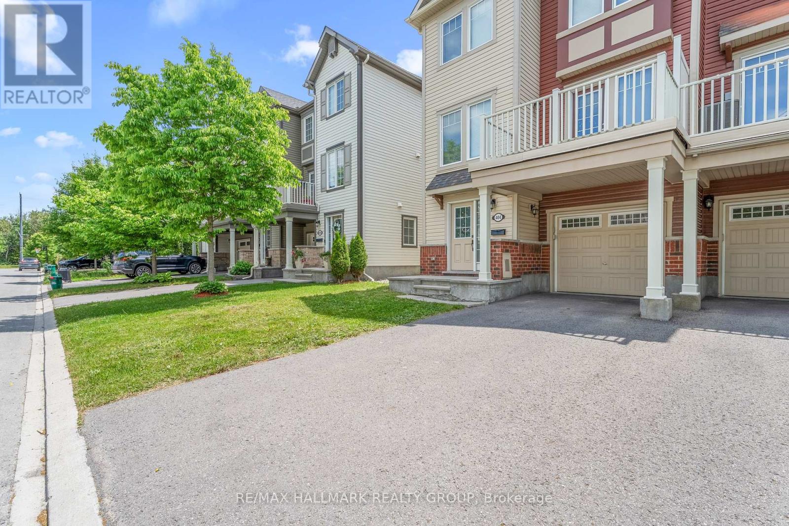 404 Rosingdale Street, Ottawa, Ontario  K2R 1G9 - Photo 3 - X12444872