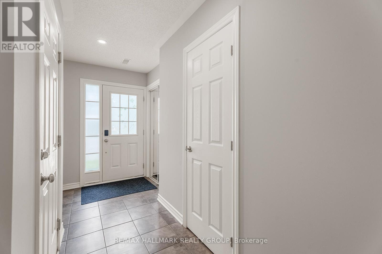 404 Rosingdale Street, Ottawa, Ontario  K2R 1G9 - Photo 5 - X12444872