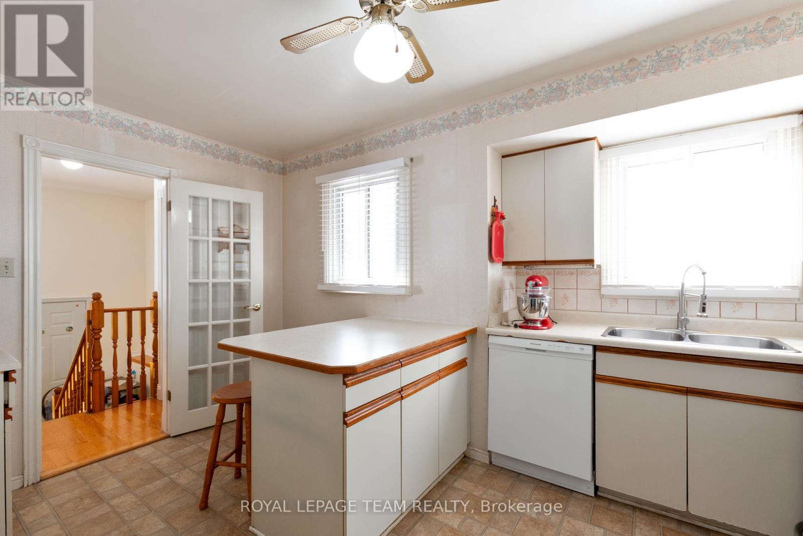 77 Bonaventure Drive, London East, Ontario  N5V 4A7 - Photo 12 - X12444876