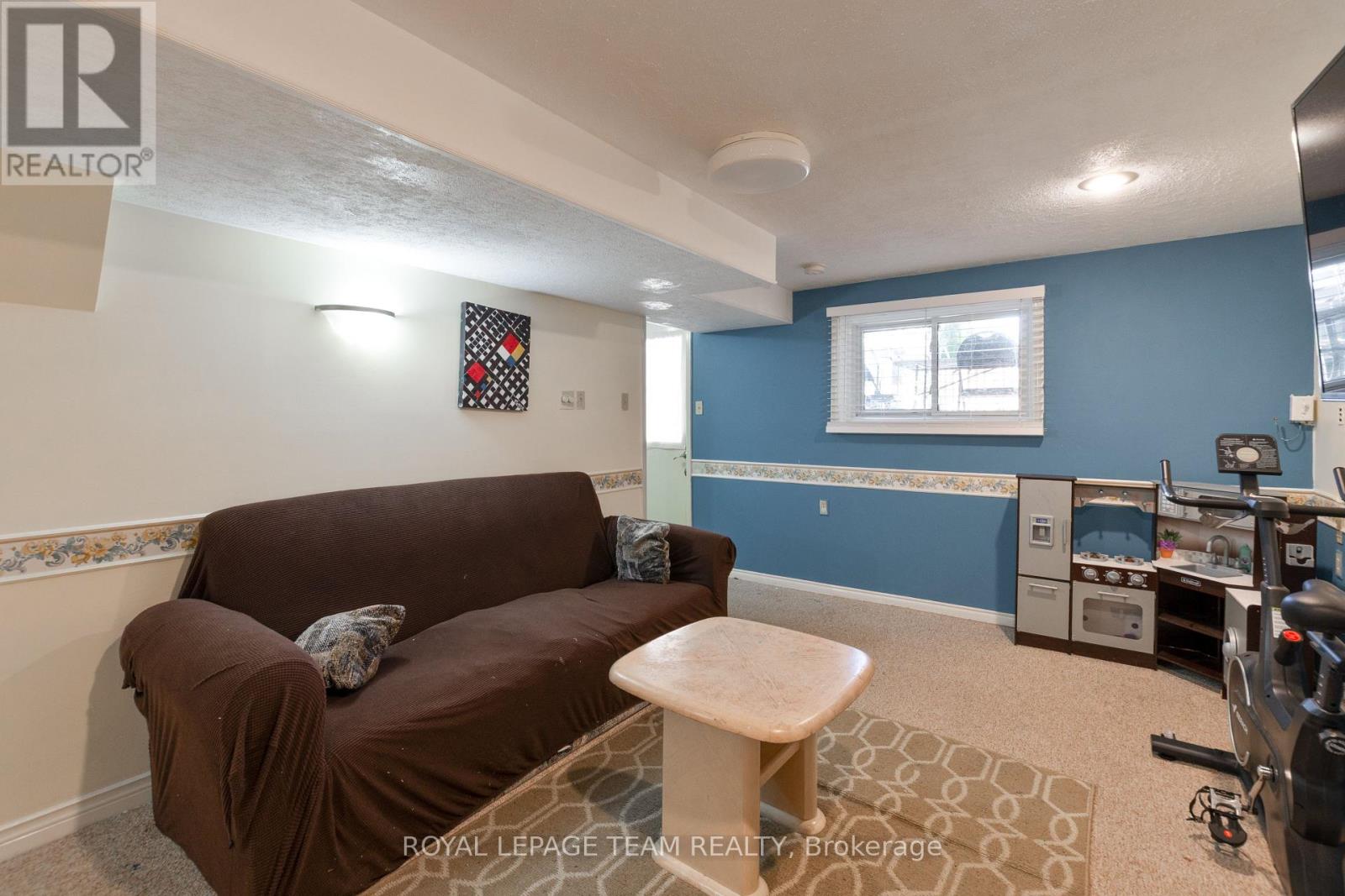 77 Bonaventure Drive, London East, Ontario  N5V 4A7 - Photo 20 - X12444876