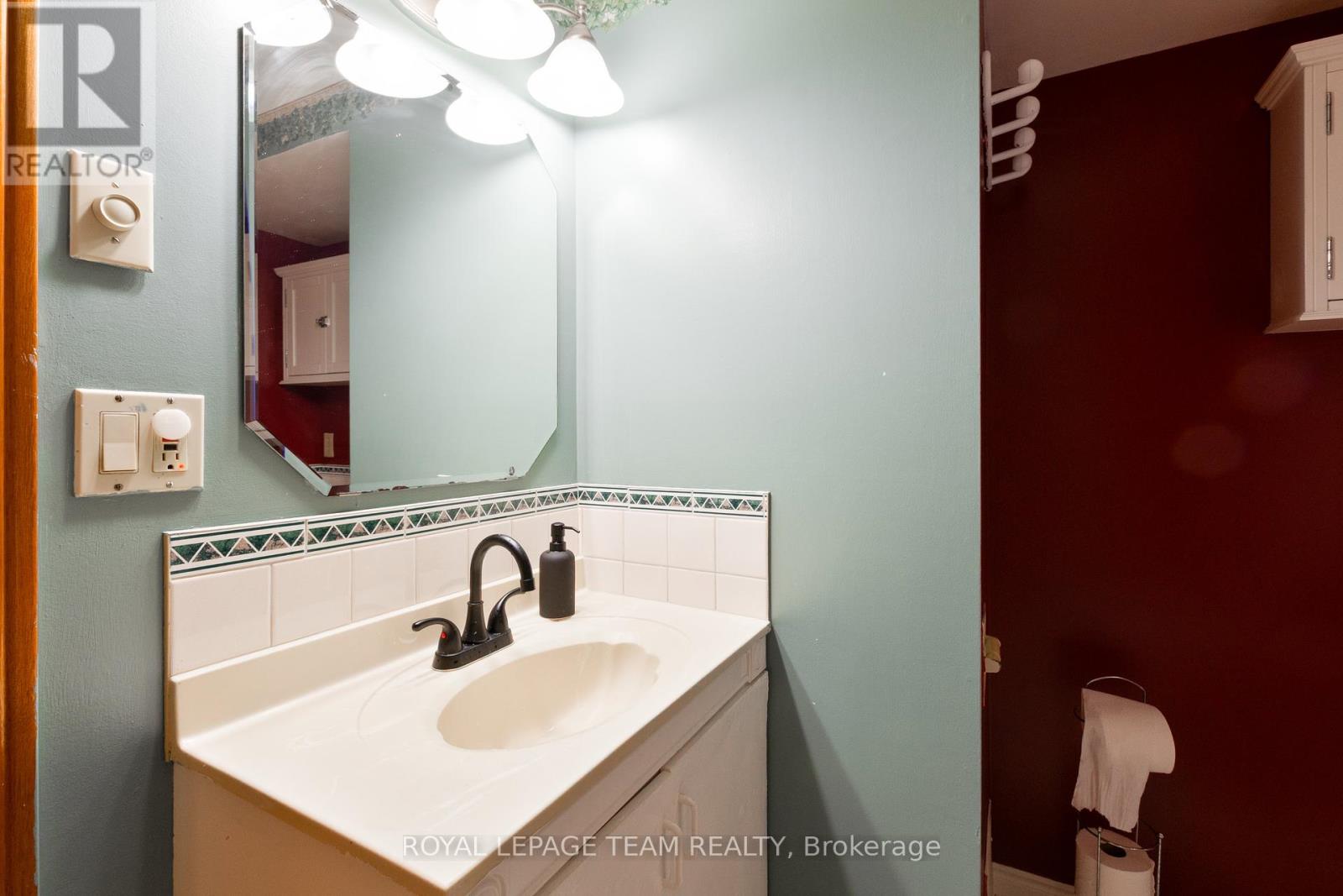 77 Bonaventure Drive, London East, Ontario  N5V 4A7 - Photo 25 - X12444876