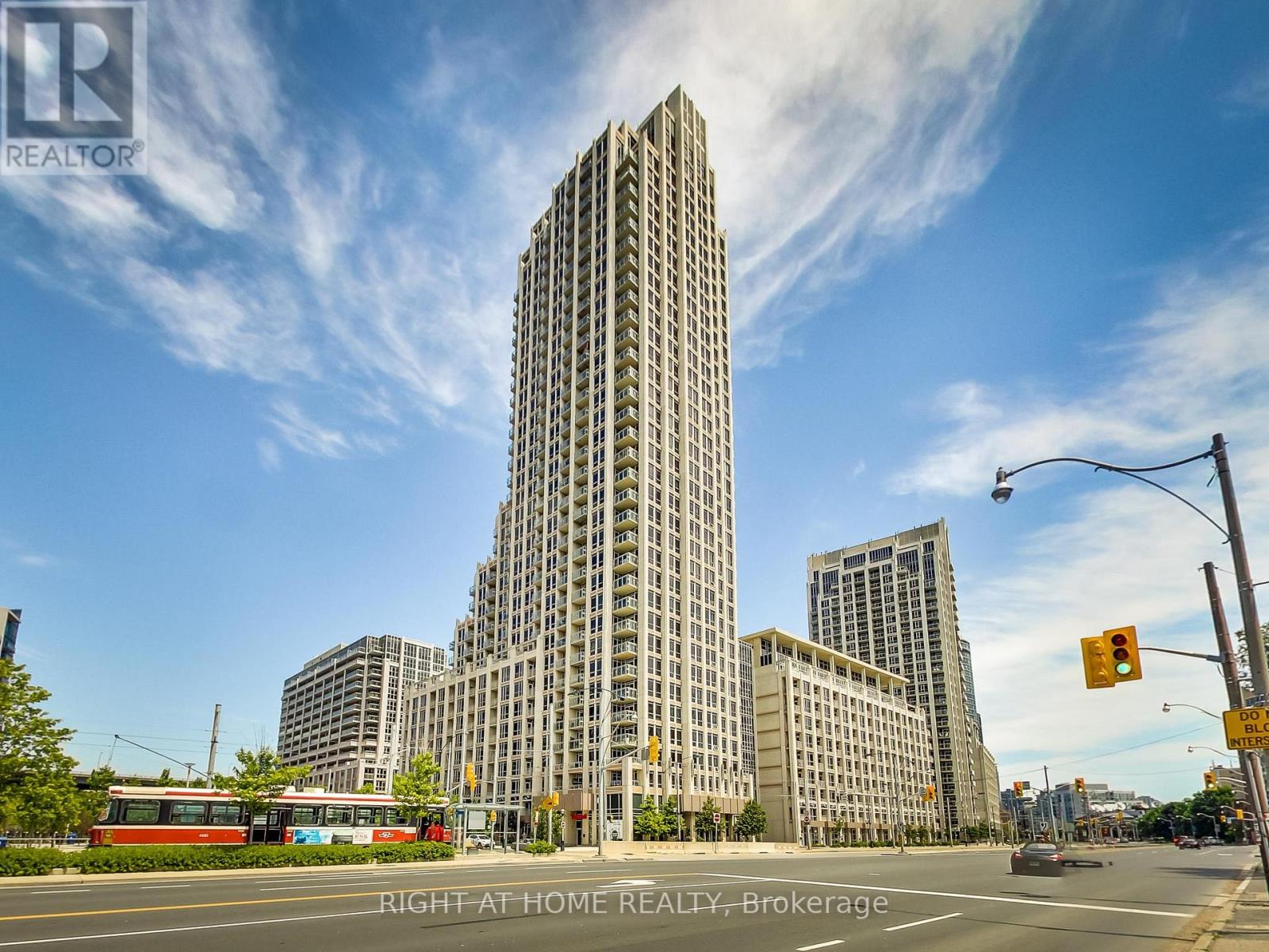 518 - 628 FLEET STREET, Toronto, Ontario