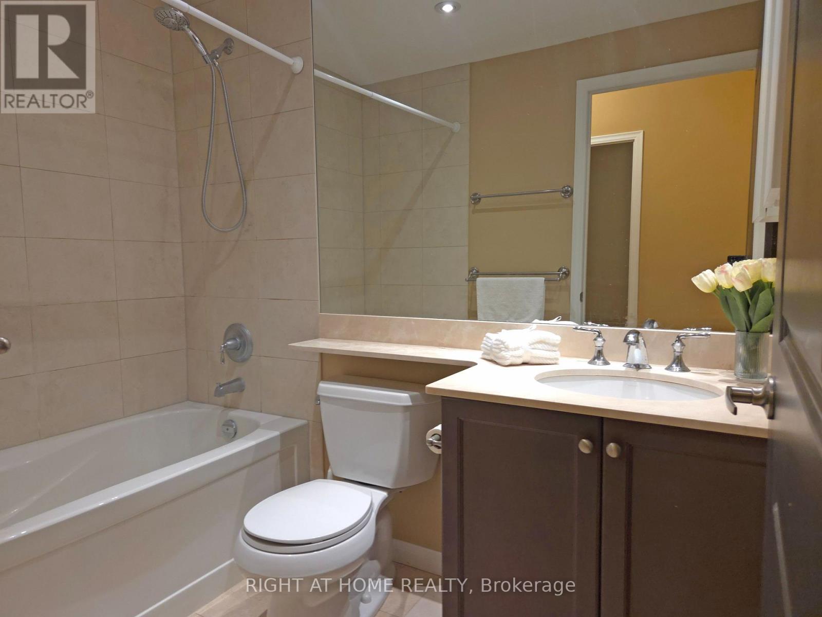 518 - 628 Fleet Street, Toronto, Ontario  M5V 1A8 - Photo 10 - C12444878