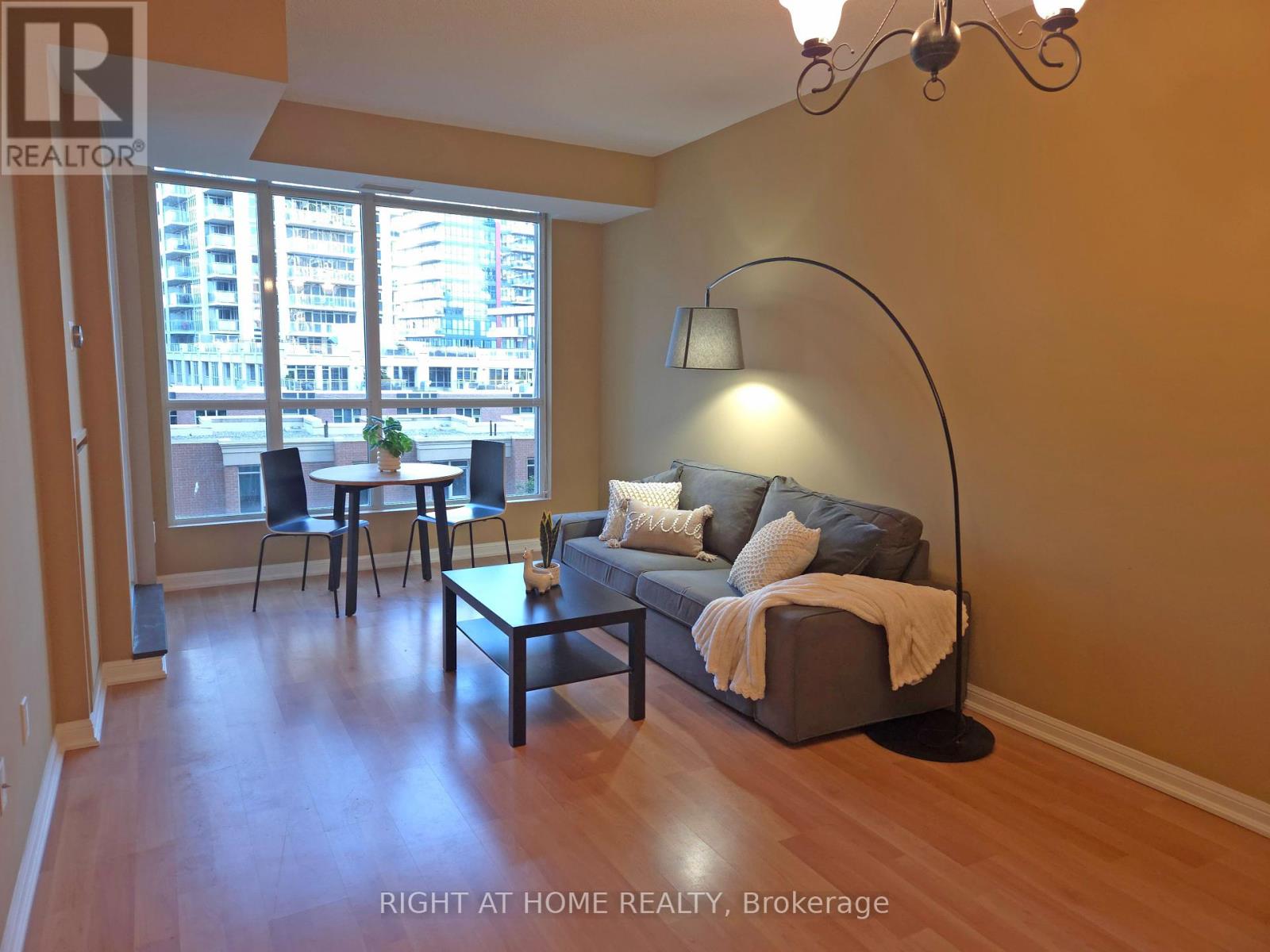 518 - 628 Fleet Street, Toronto, Ontario  M5V 1A8 - Photo 2 - C12444878
