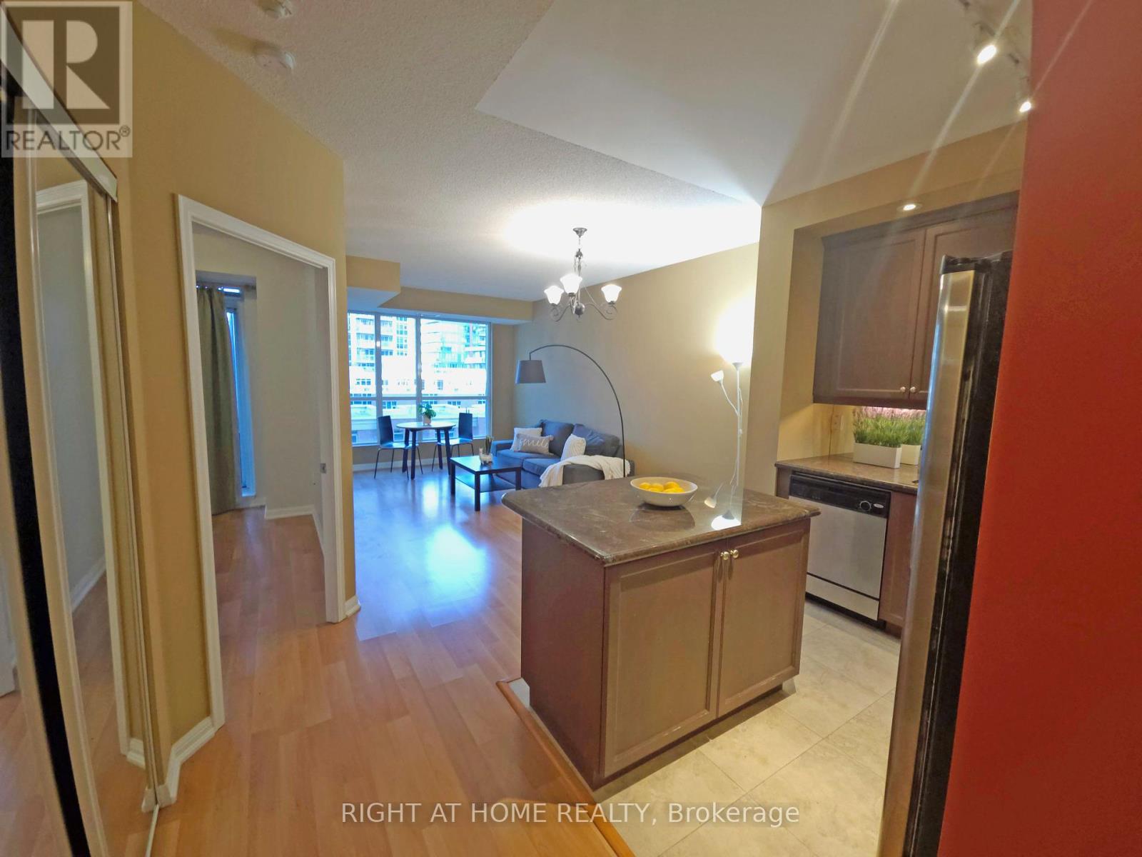 518 - 628 Fleet Street, Toronto, Ontario  M5V 1A8 - Photo 4 - C12444878