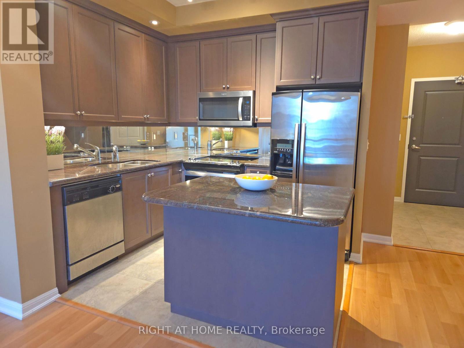 518 - 628 Fleet Street, Toronto, Ontario  M5V 1A8 - Photo 6 - C12444878