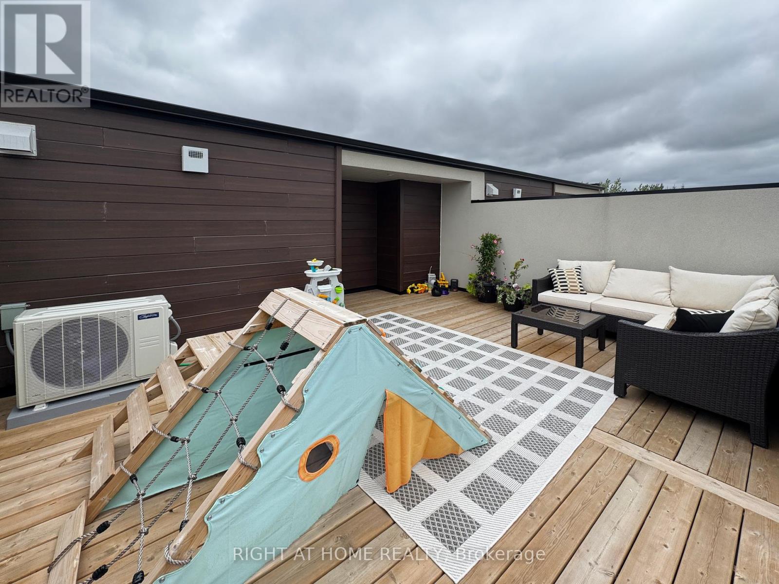 19 - 292 Vine Street, St. Catharines, Ontario  L2M 4T3 - Photo 20 - X12444877