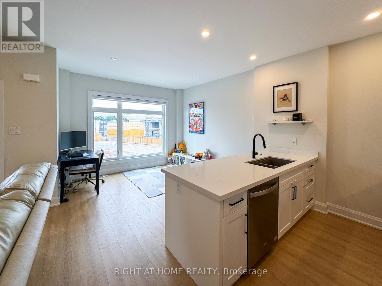 19 - 292 Vine Street, St. Catharines, Ontario  L2M 4T3 - Photo 5 - X12444877