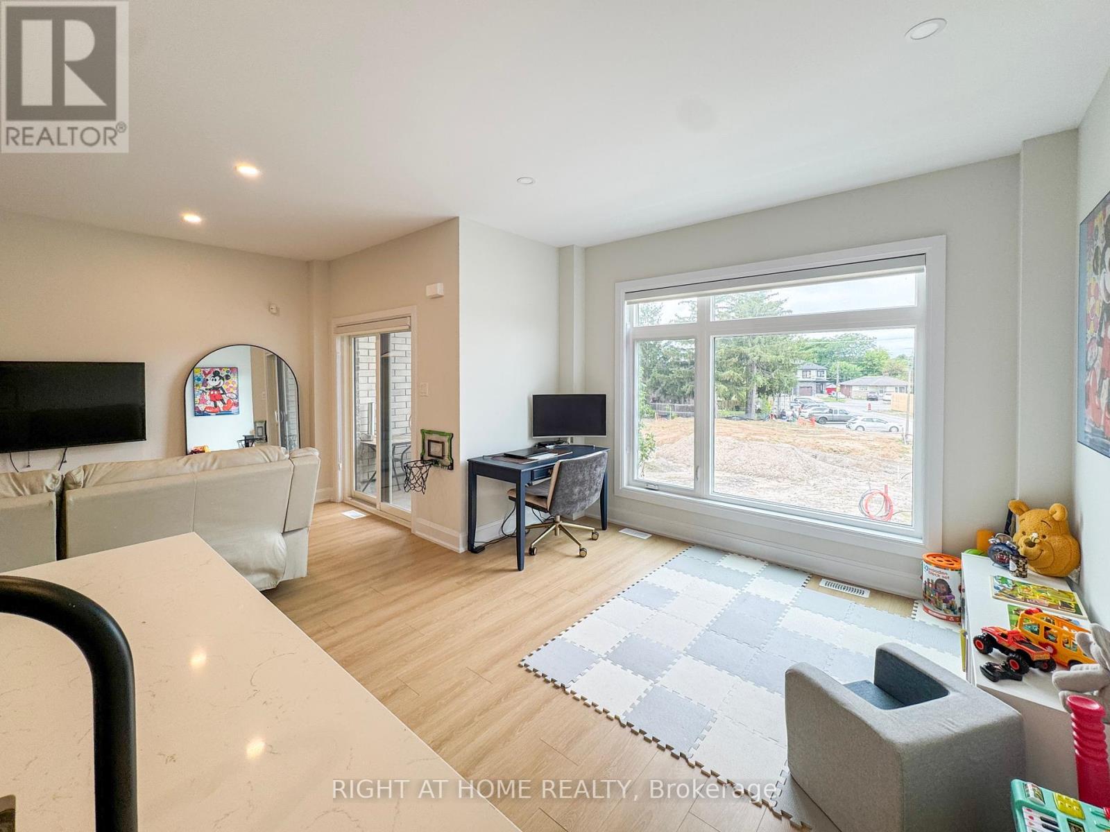 19 - 292 Vine Street, St. Catharines, Ontario  L2M 4T3 - Photo 9 - X12444877