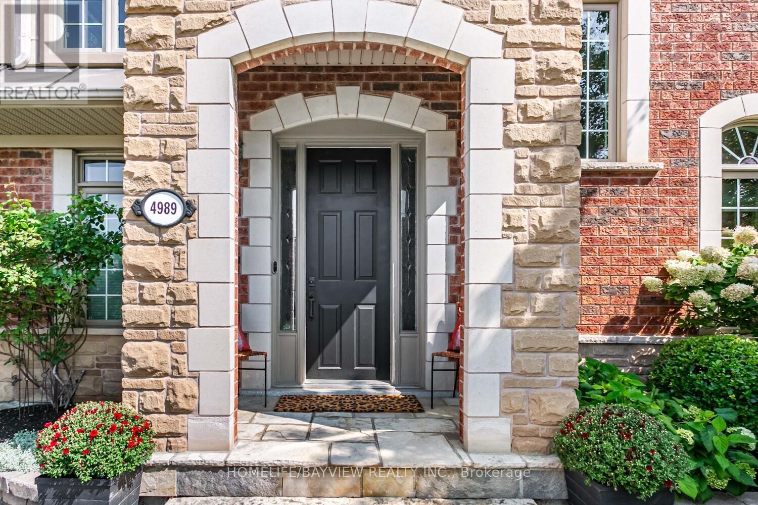 4989 Sebastian Drive, Mississauga, Ontario  L5M 7P4 - Photo 2 - W12393902