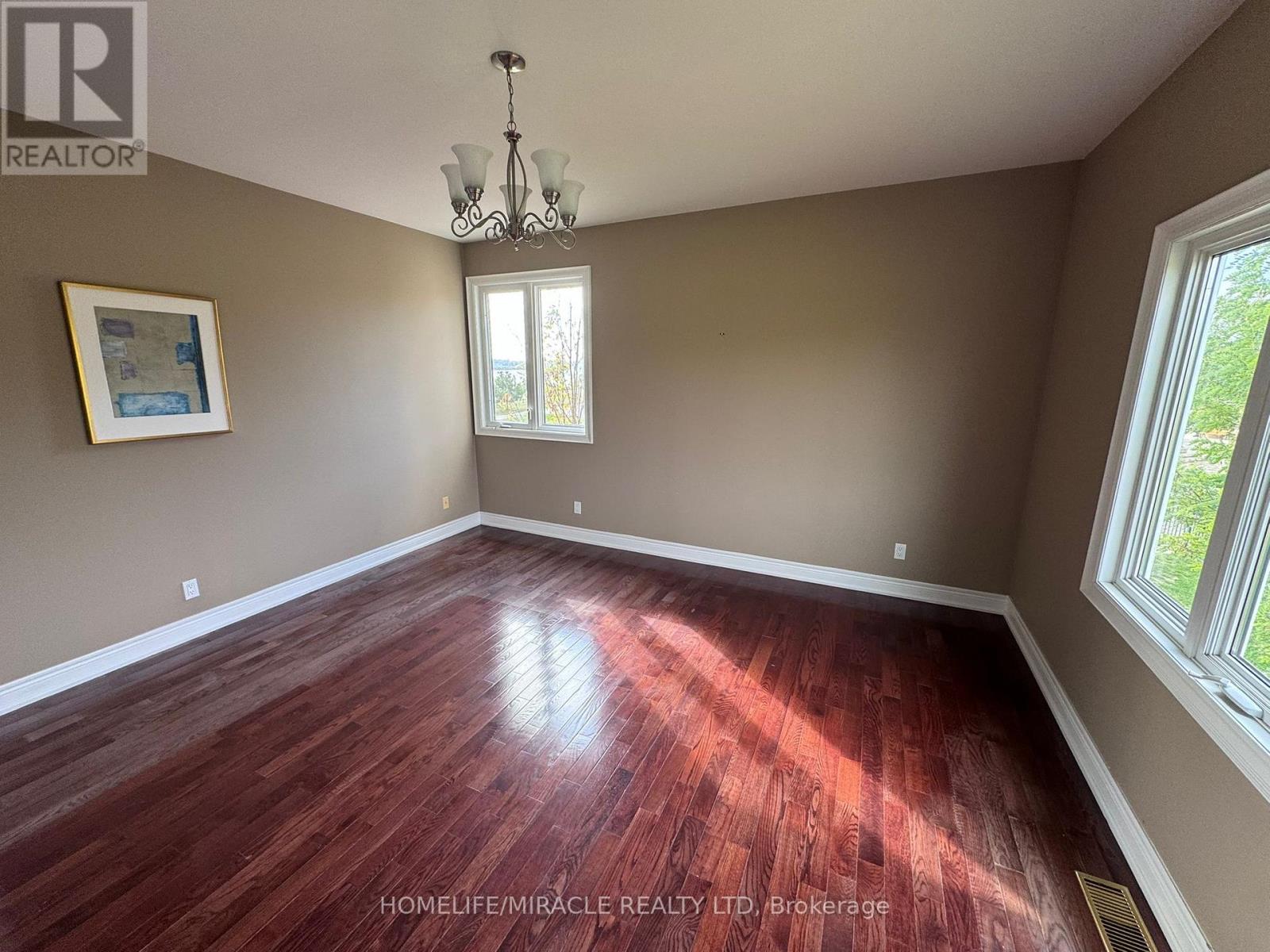 11257 Niagara Parkway, Niagara Falls, Ontario  L2E 6S6 - Photo 11 - X12443840
