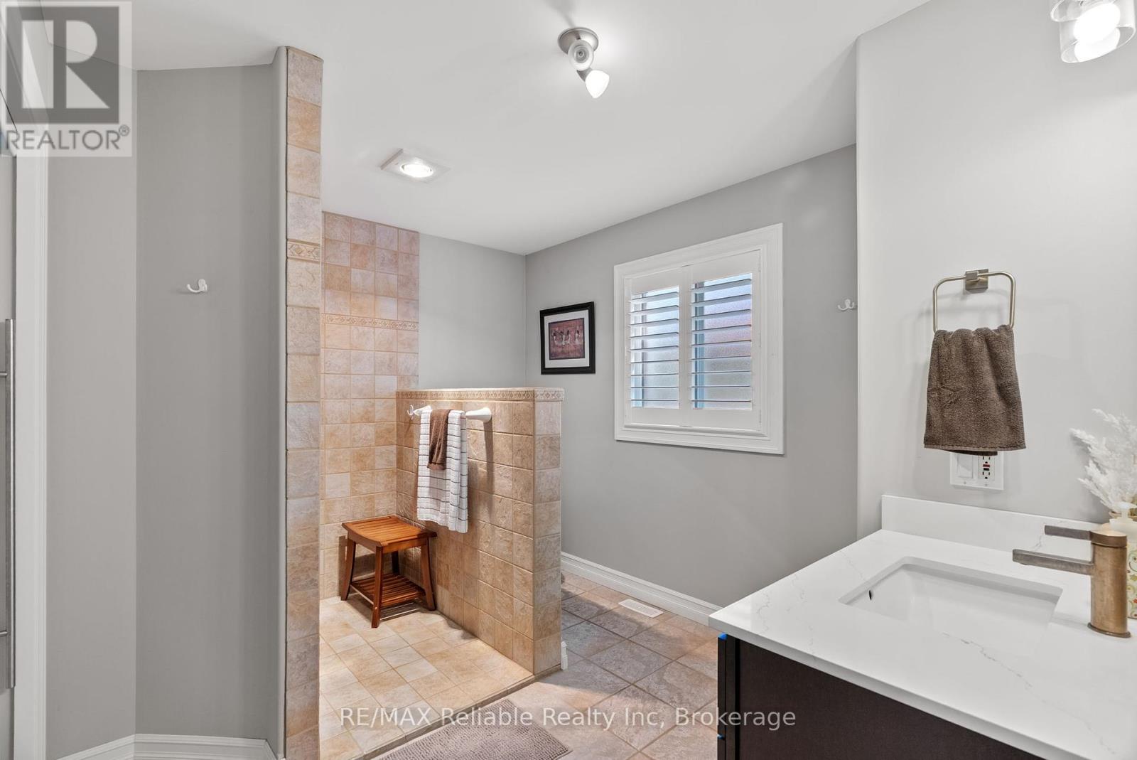 17 Harbour Court, Bluewater, Ontario  N0M 1G0 - Photo 21 - X12439193