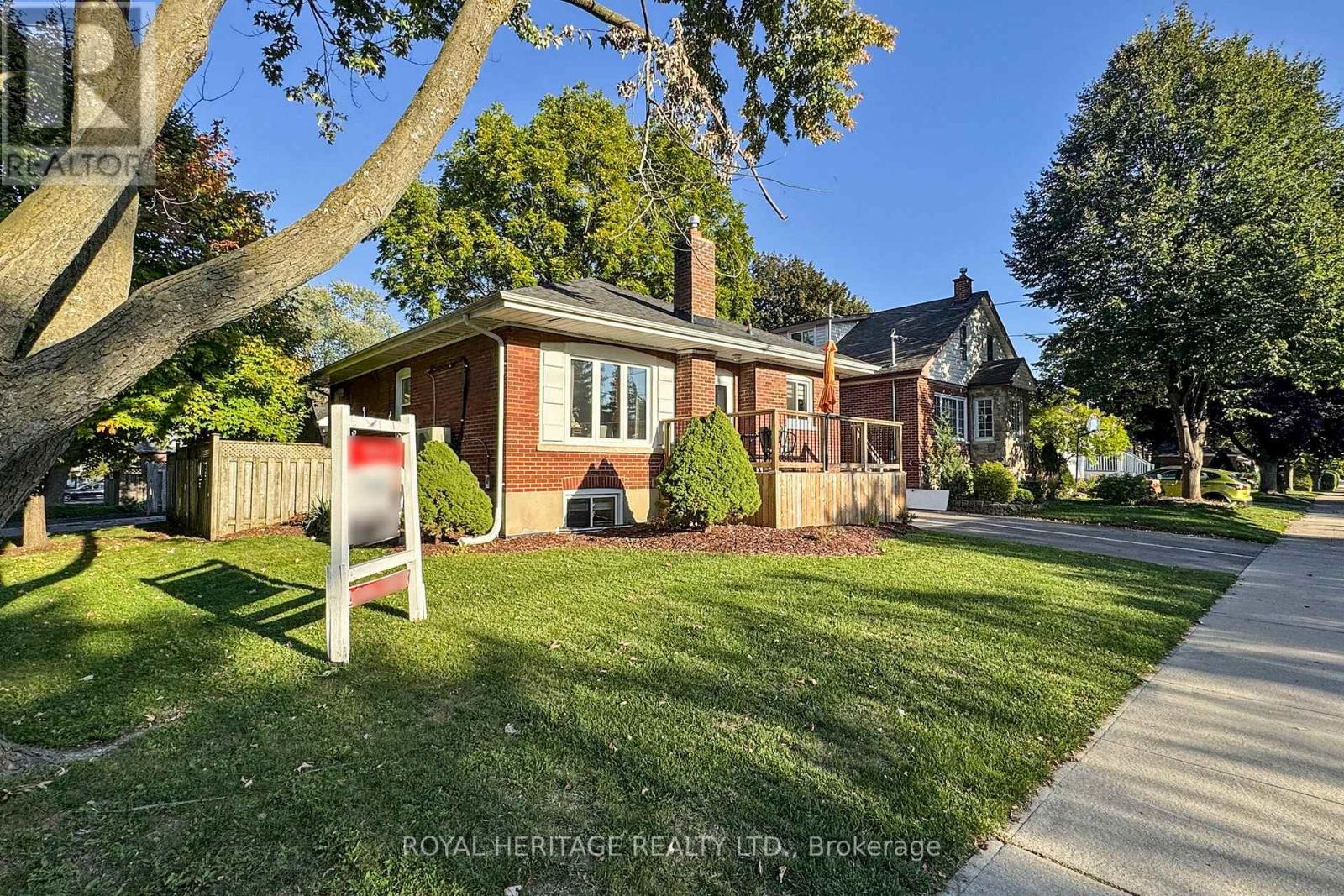 233 Palace Street, Whitby (Downtown Whitby), Ontario  L1N 5G1 - Photo 3 - E12444879
