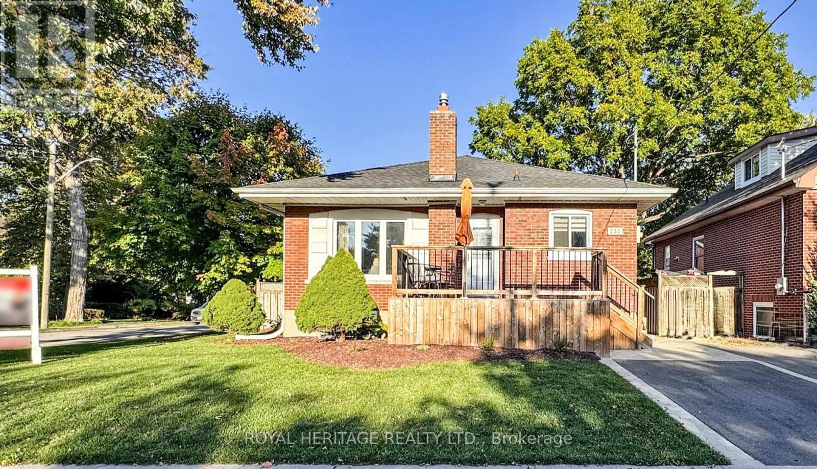 233 Palace Street, Whitby (Downtown Whitby), Ontario  L1N 5G1 - Photo 4 - E12444879