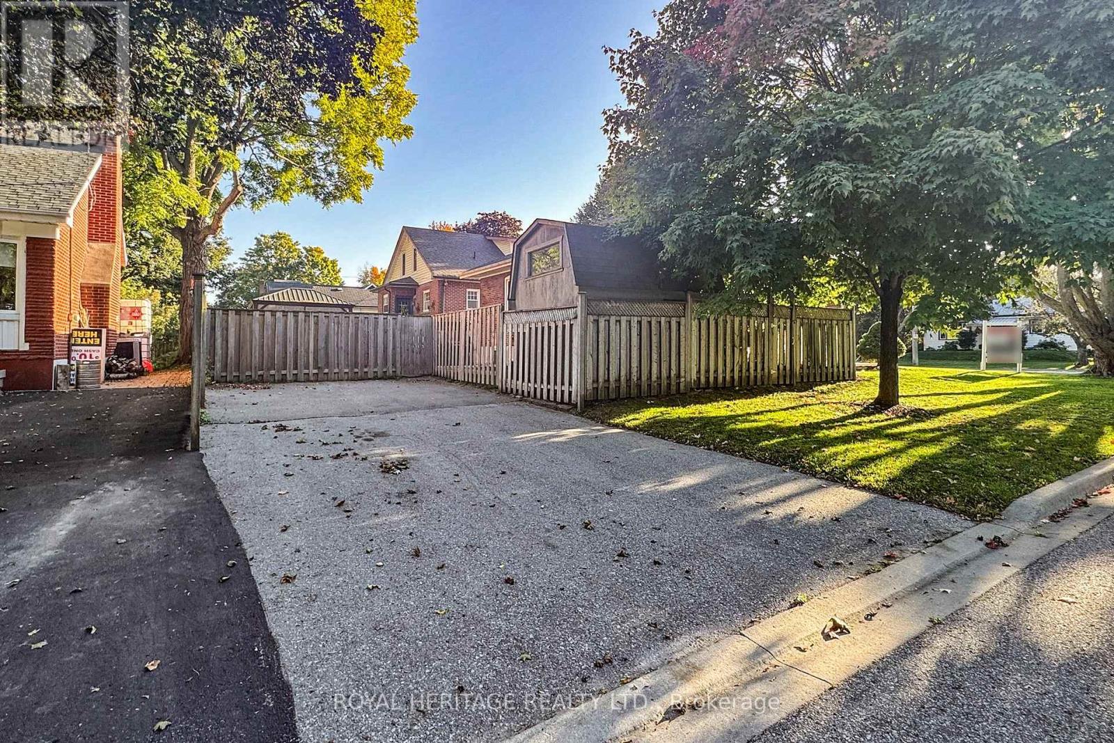 233 Palace Street, Whitby (Downtown Whitby), Ontario  L1N 5G1 - Photo 47 - E12444879