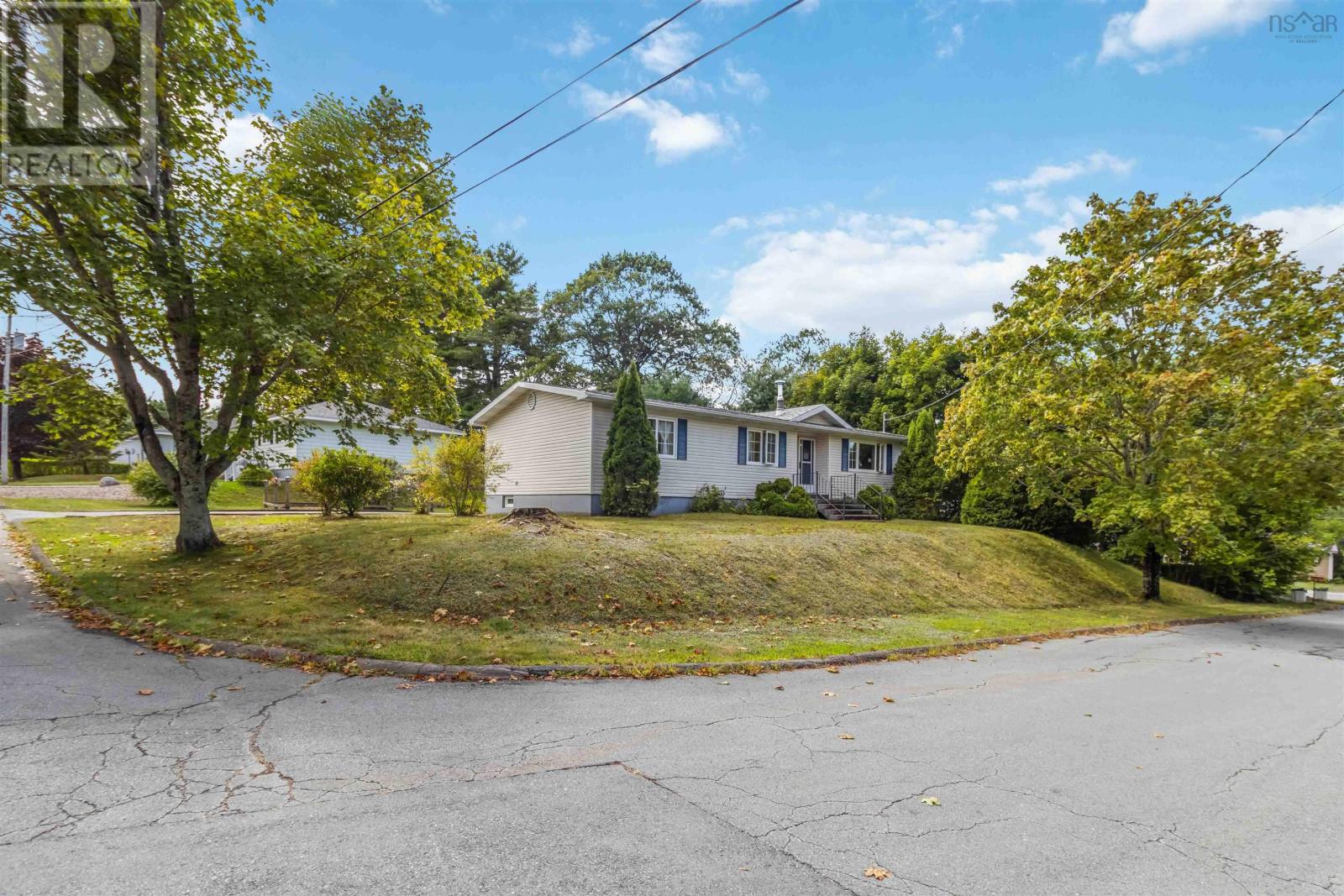 14 Bennett Avenue, Bridgewater, Nova Scotia  B4V 3A9 - Photo 1 - 202523245