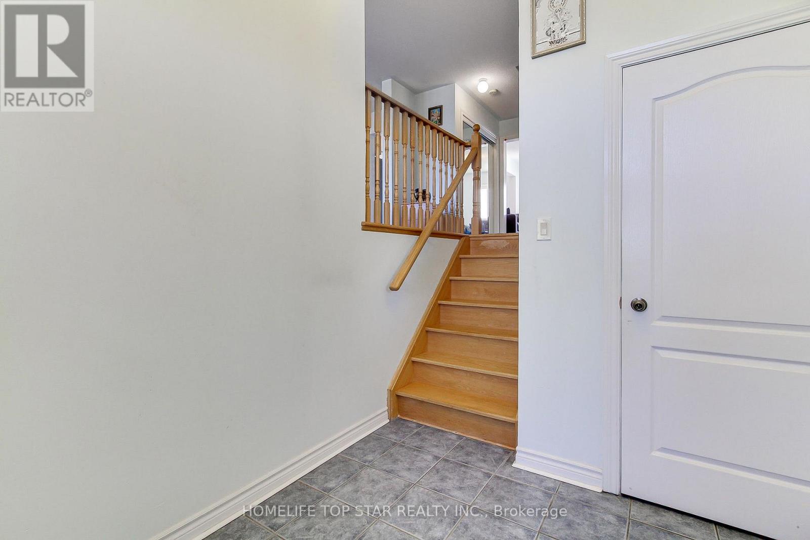231 Knapton Drive, Newmarket, Ontario  L3X 3B6 - Photo 7 - N12444884
