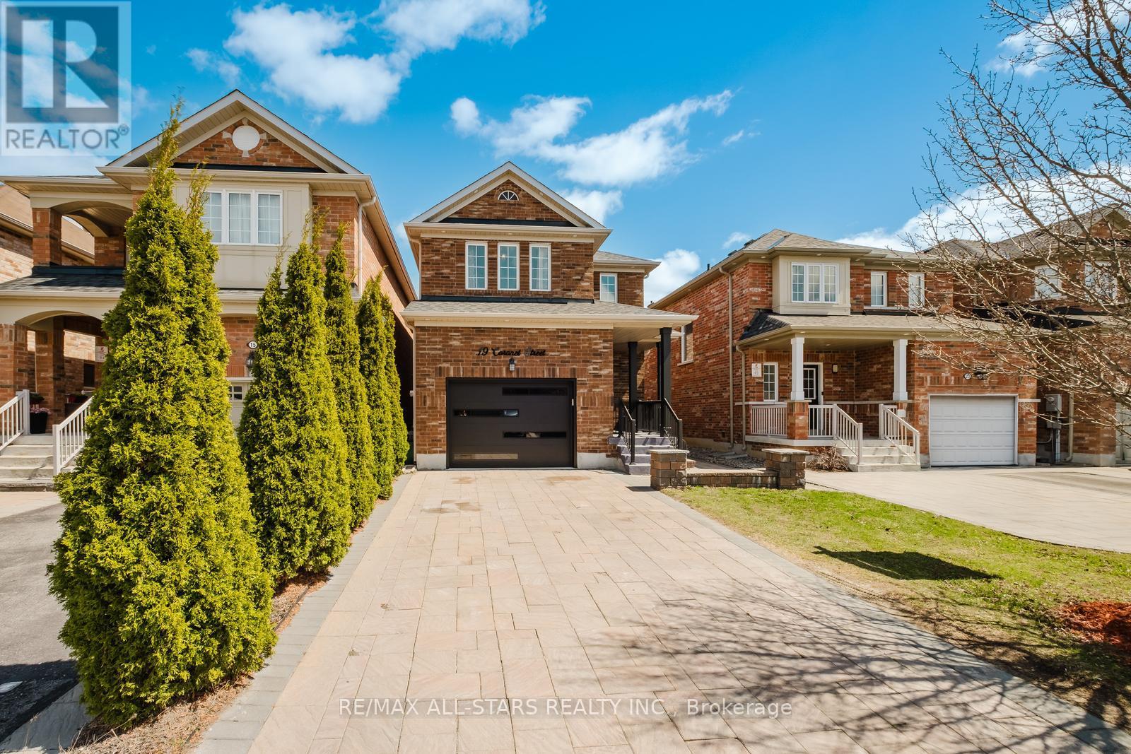 19 Coronet Street, Whitchurch-Stouffville (Stouffville), Ontario  L4A 0X8 - Photo 2 - N12444891