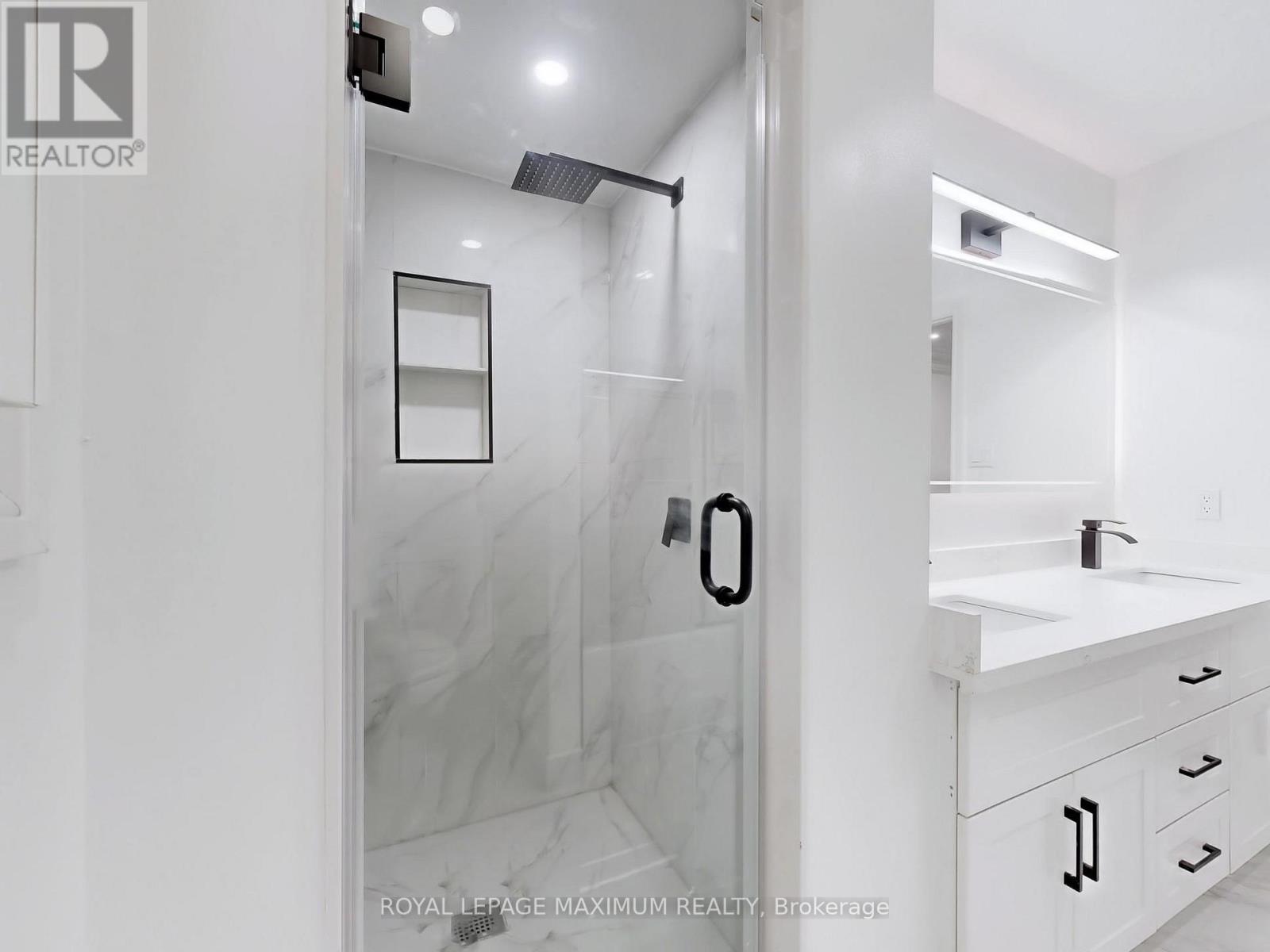 22 A Waltham Crescent, Richmond Hill, Ontario  L4B 1Z2 - Photo 39 - N12444896