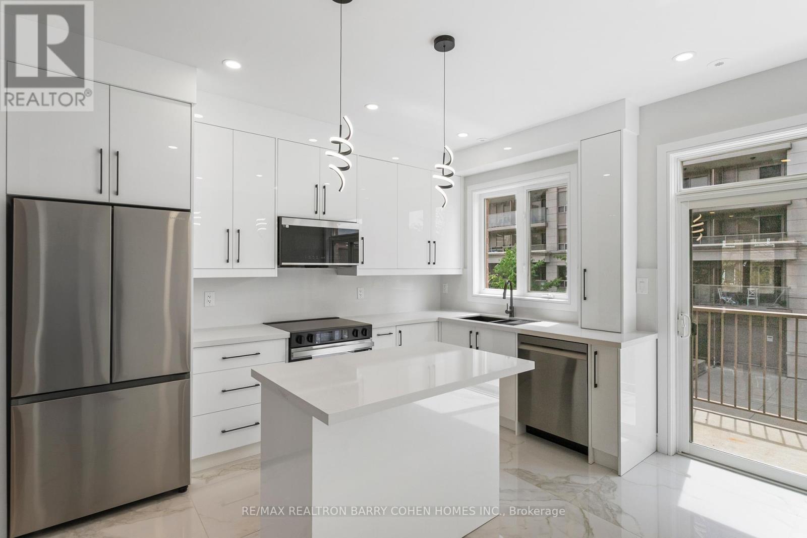 21 GALLERIA PARKWAY, Markham, Ontario