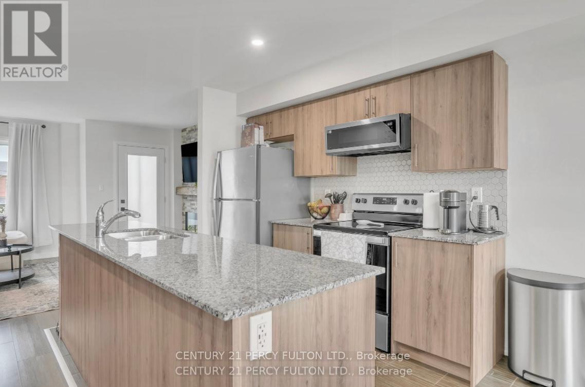 89 Fairlane Avenue, Barrie, Ontario  L9L 0M9 - Photo 4 - S12443882