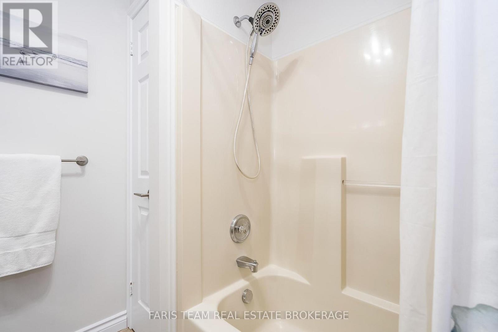 21 Maryjane Road, Tiny (Wyevale), Ontario  L0L 2T0 - Photo 17 - S12444882