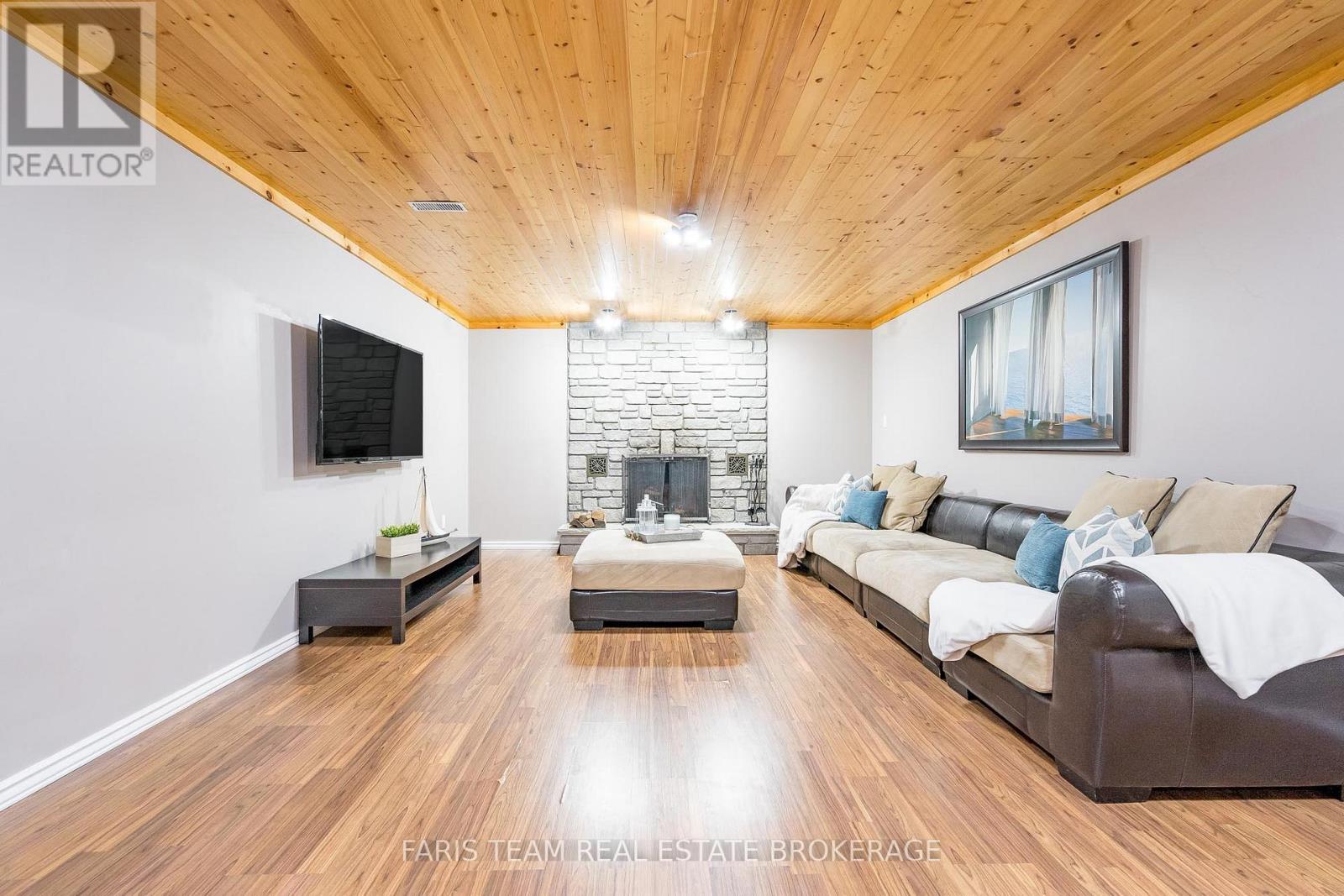 21 Maryjane Road, Tiny (Wyevale), Ontario  L0L 2T0 - Photo 19 - S12444882