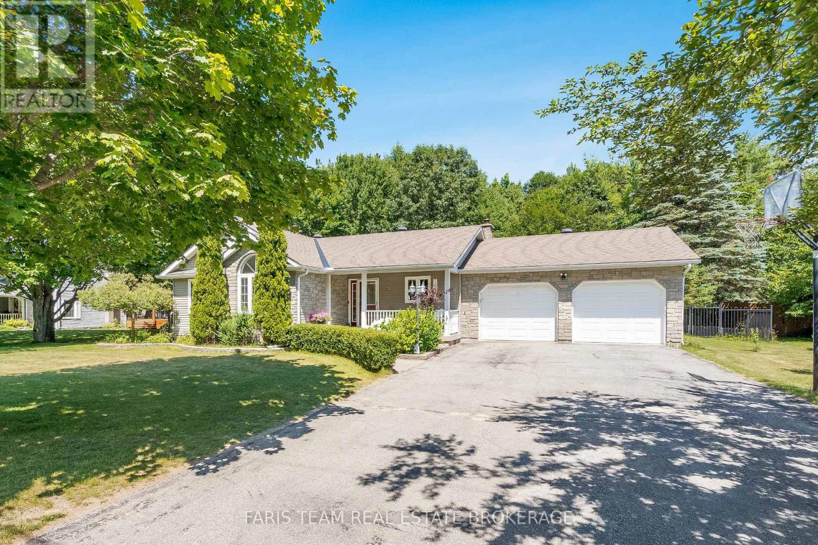 21 Maryjane Road, Tiny (Wyevale), Ontario  L0L 2T0 - Photo 2 - S12444882