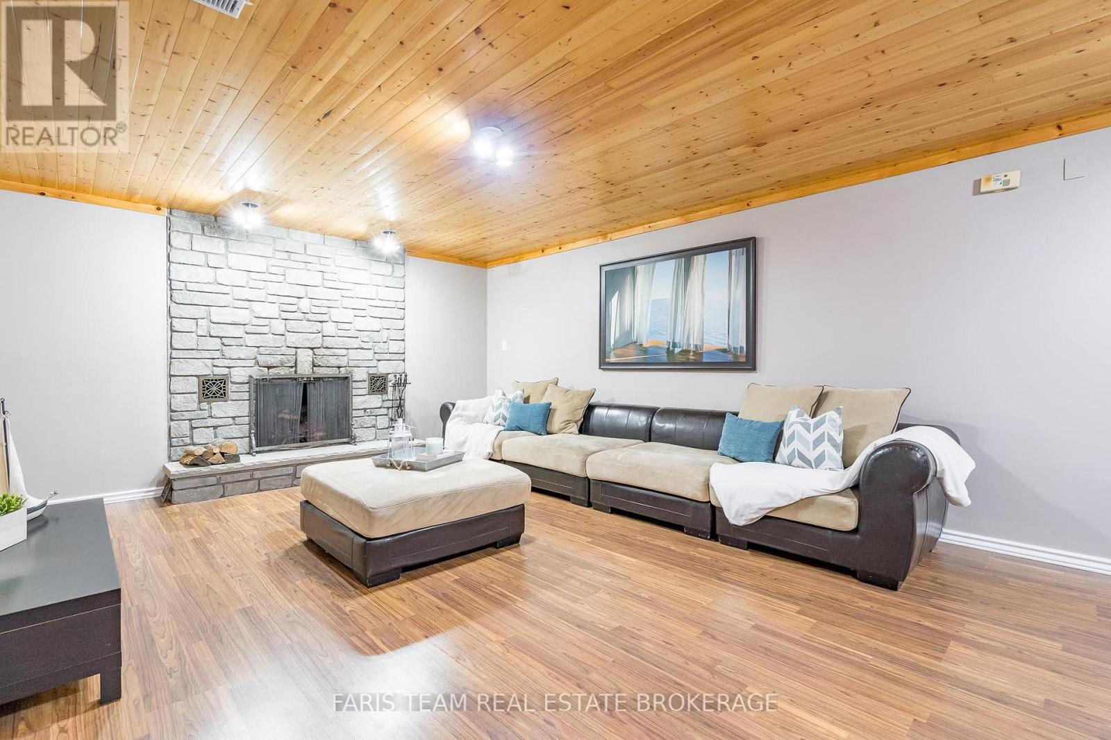 21 Maryjane Road, Tiny (Wyevale), Ontario  L0L 2T0 - Photo 20 - S12444882