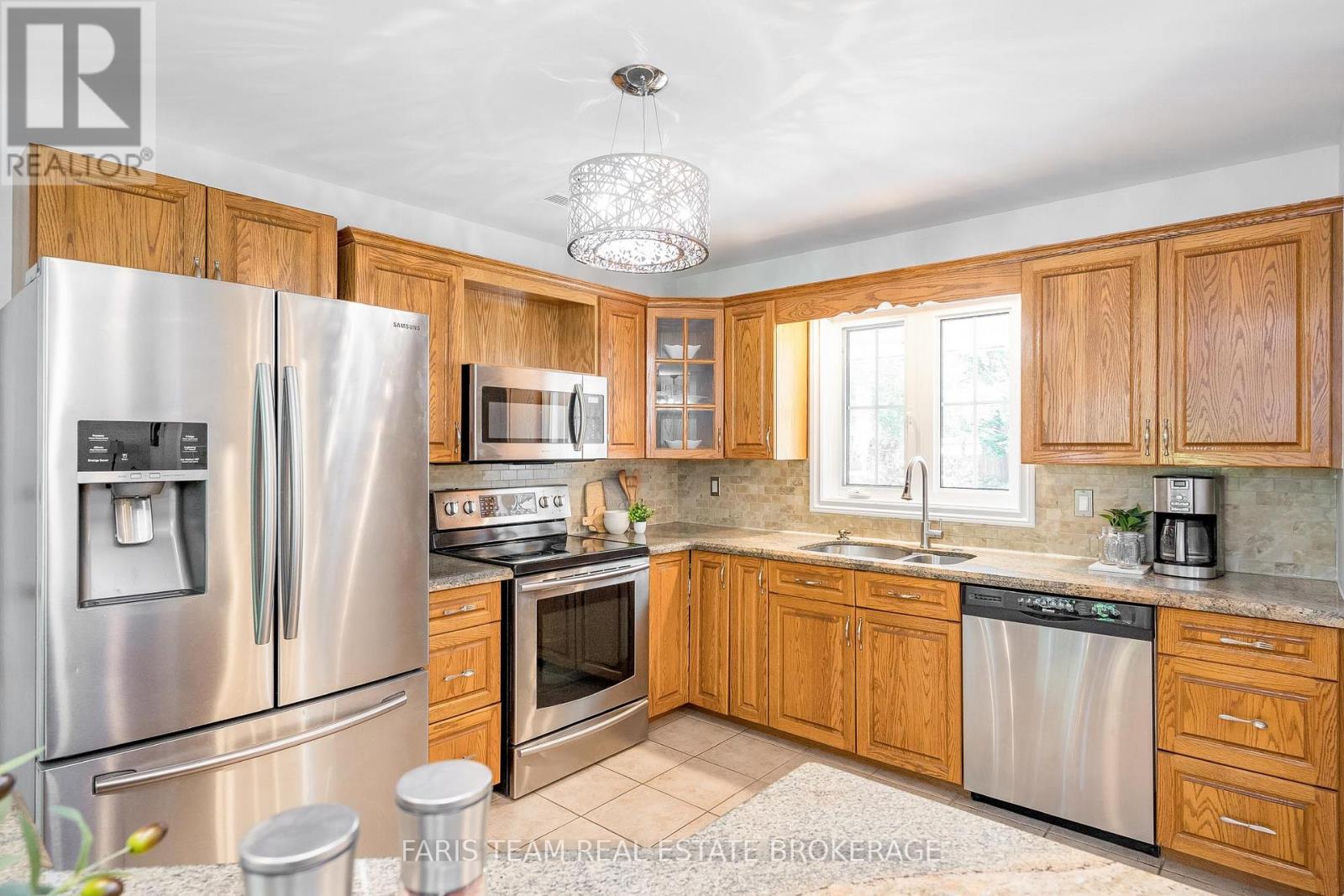 21 Maryjane Road, Tiny (Wyevale), Ontario  L0L 2T0 - Photo 4 - S12444882