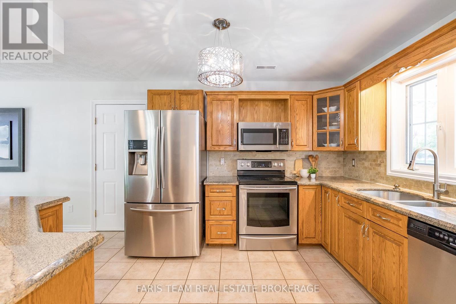 21 Maryjane Road, Tiny (Wyevale), Ontario  L0L 2T0 - Photo 6 - S12444882