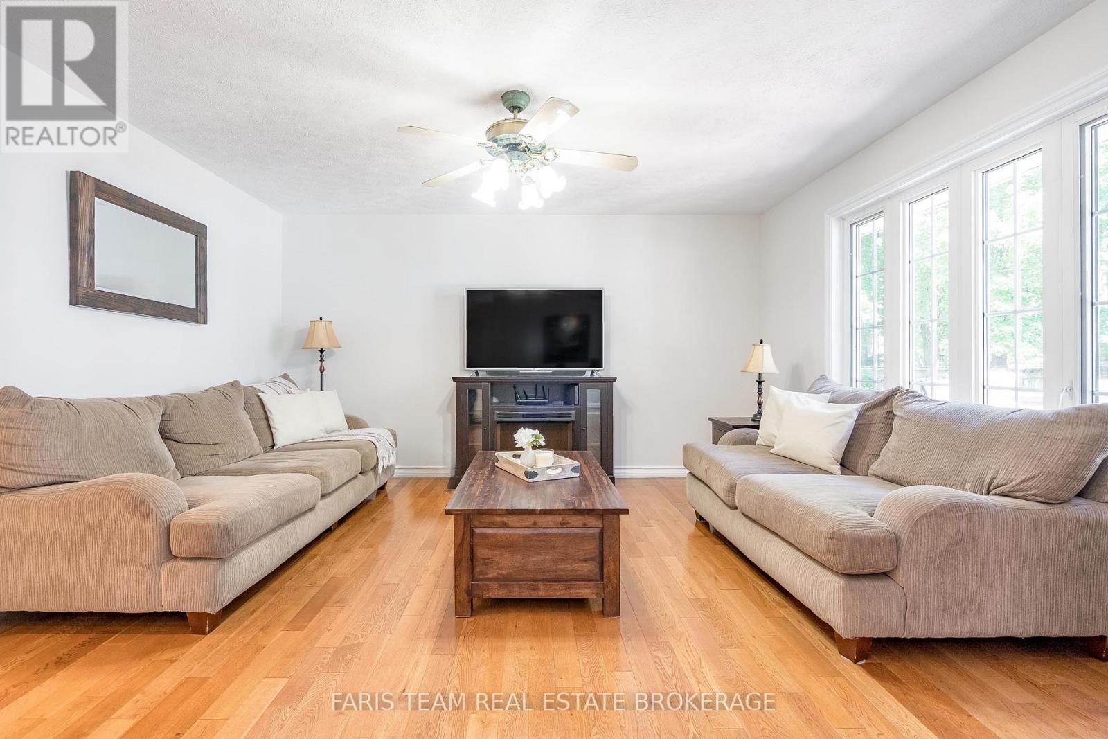 21 Maryjane Road, Tiny (Wyevale), Ontario  L0L 2T0 - Photo 8 - S12444882