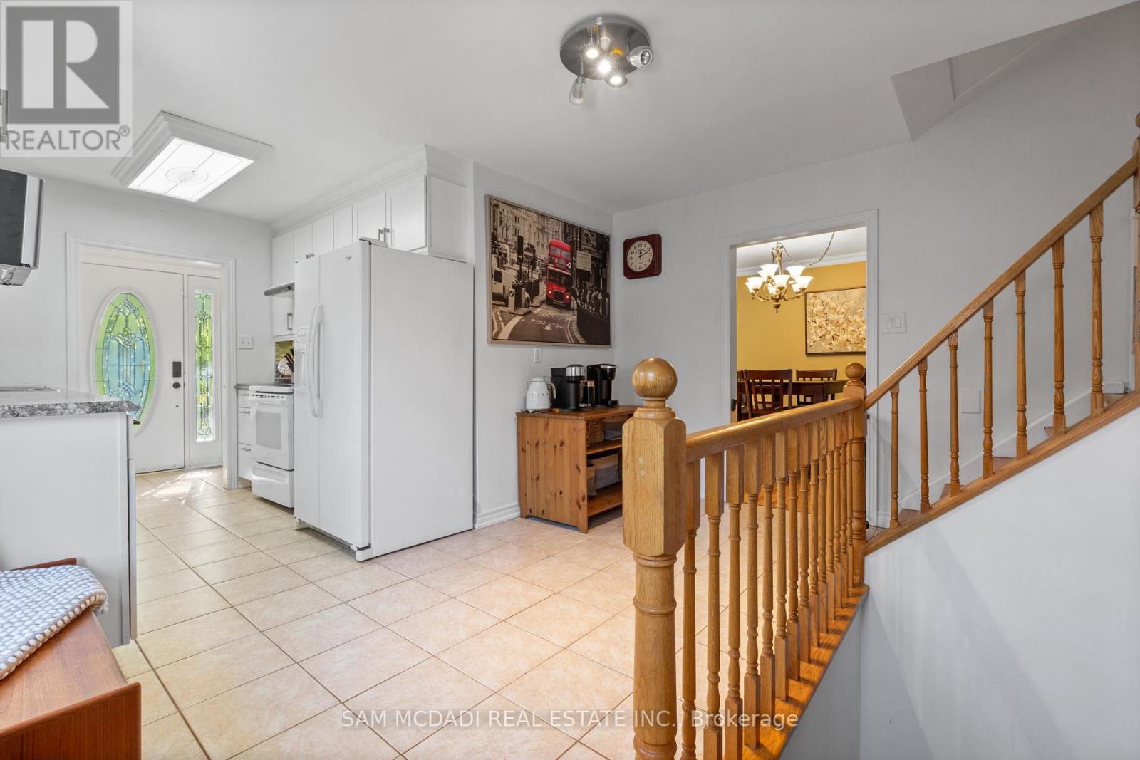 77 Lockton Crescent, Brampton (Brampton East), Ontario  L6W 1C2 - Photo 12 - W12444881