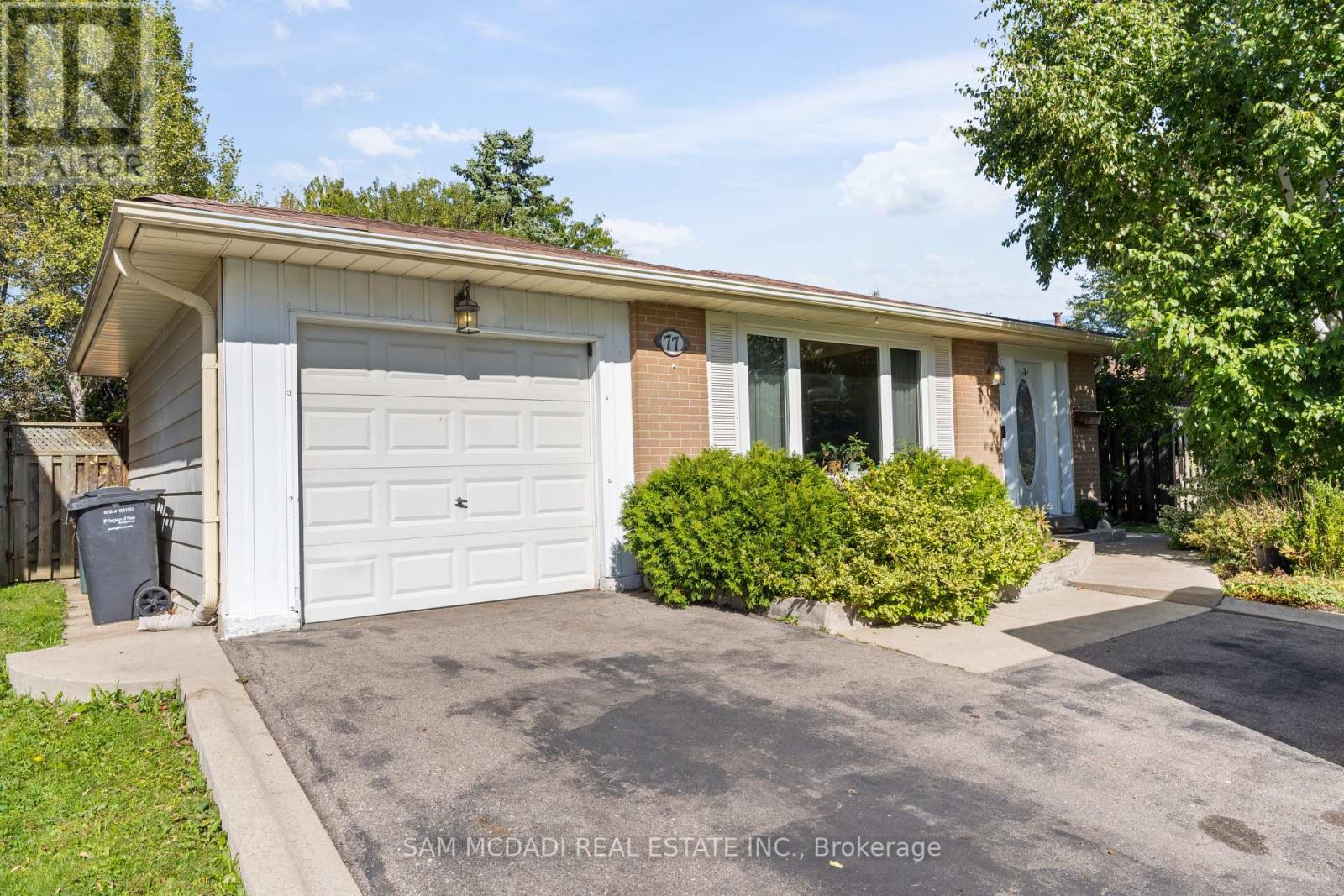 77 Lockton Crescent, Brampton (Brampton East), Ontario  L6W 1C2 - Photo 2 - W12444881