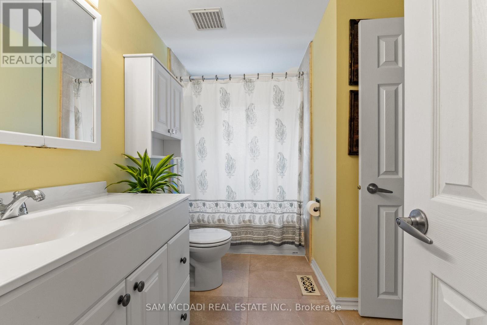 77 Lockton Crescent, Brampton (Brampton East), Ontario  L6W 1C2 - Photo 23 - W12444881