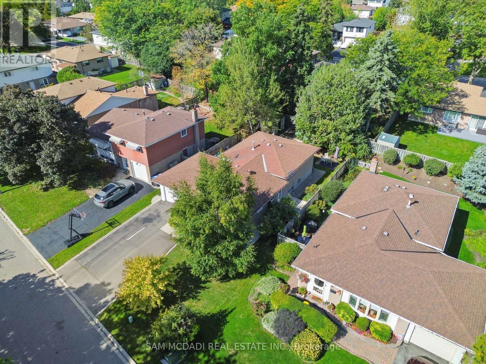 77 Lockton Crescent, Brampton (Brampton East), Ontario  L6W 1C2 - Photo 3 - W12444881