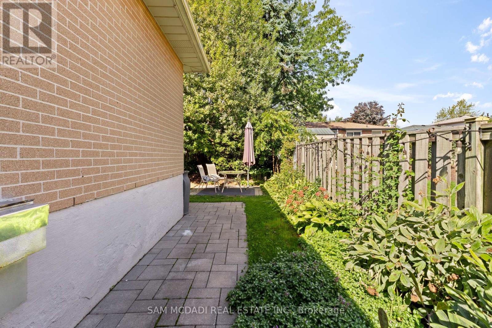 77 Lockton Crescent, Brampton (Brampton East), Ontario  L6W 1C2 - Photo 34 - W12444881