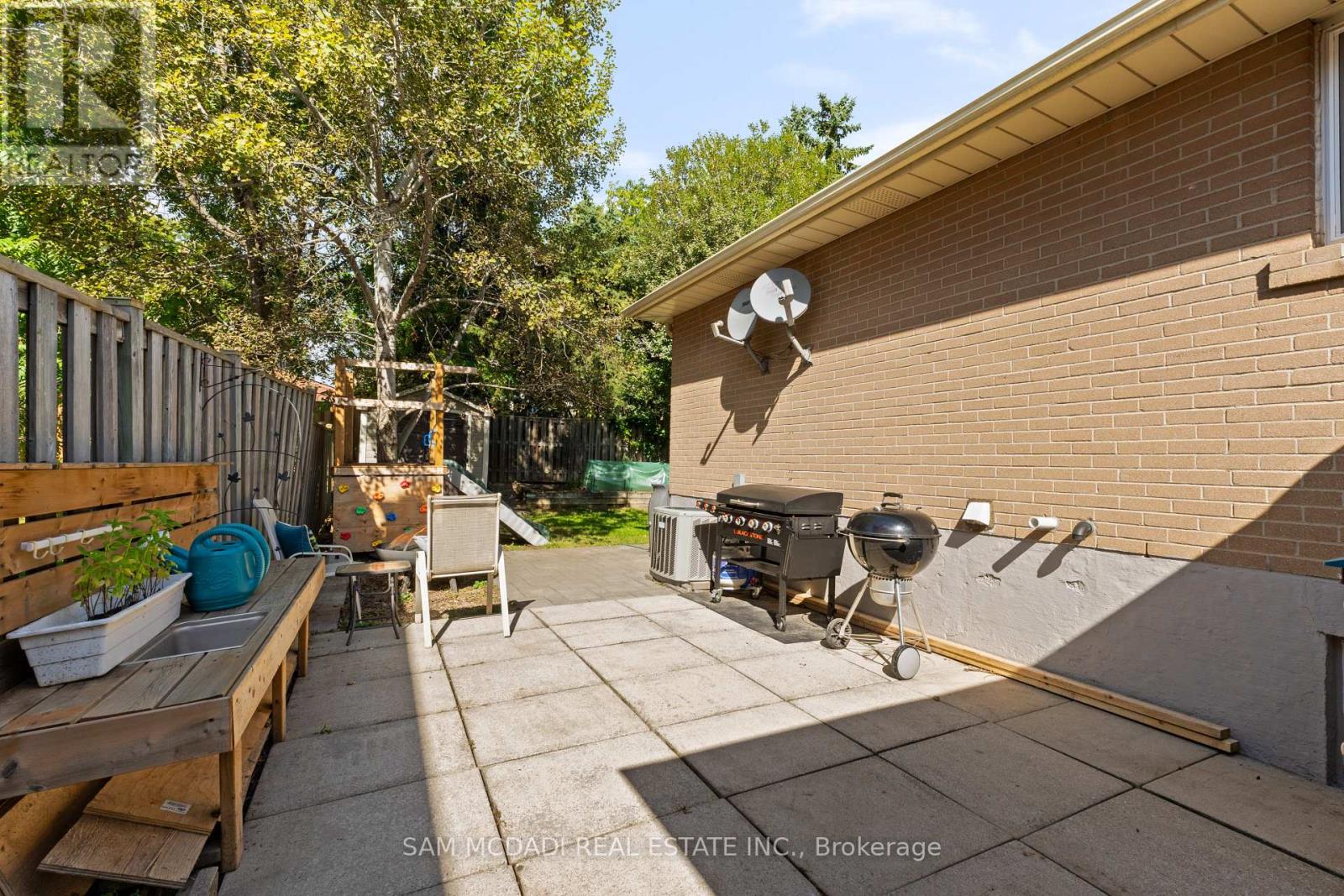 77 Lockton Crescent, Brampton (Brampton East), Ontario  L6W 1C2 - Photo 38 - W12444881