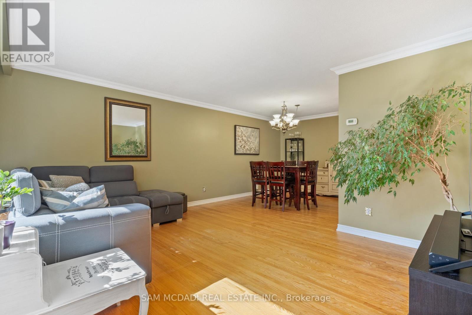 77 Lockton Crescent, Brampton (Brampton East), Ontario  L6W 1C2 - Photo 7 - W12444881