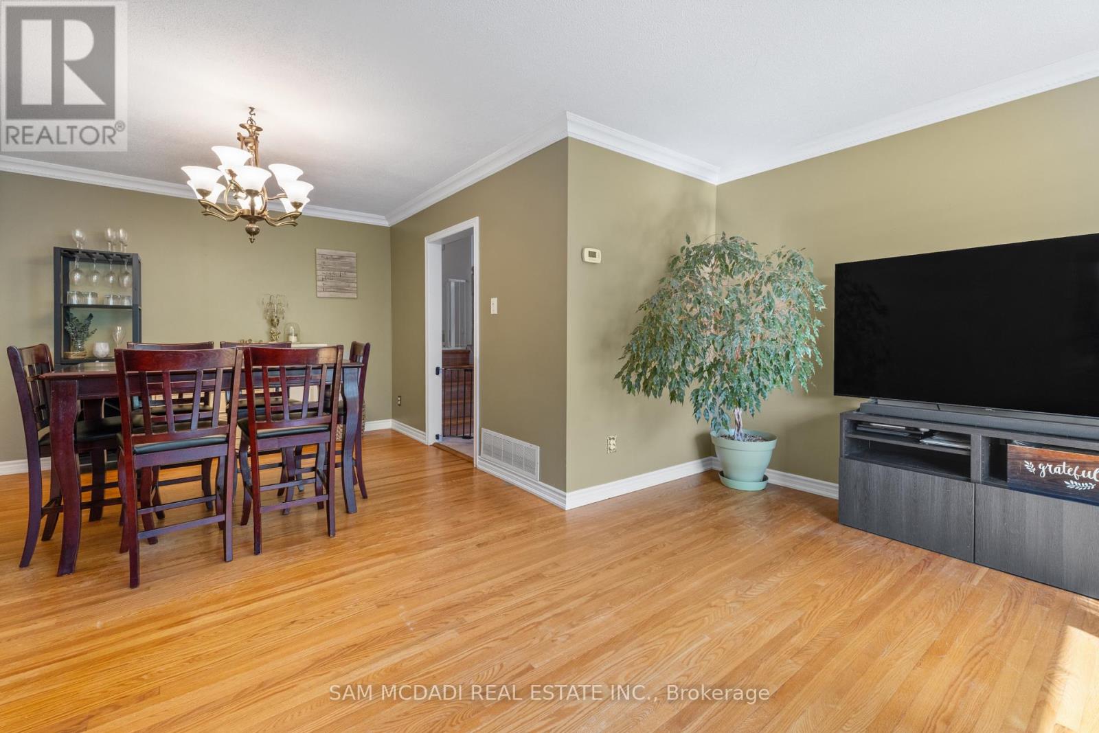 77 Lockton Crescent, Brampton (Brampton East), Ontario  L6W 1C2 - Photo 9 - W12444881