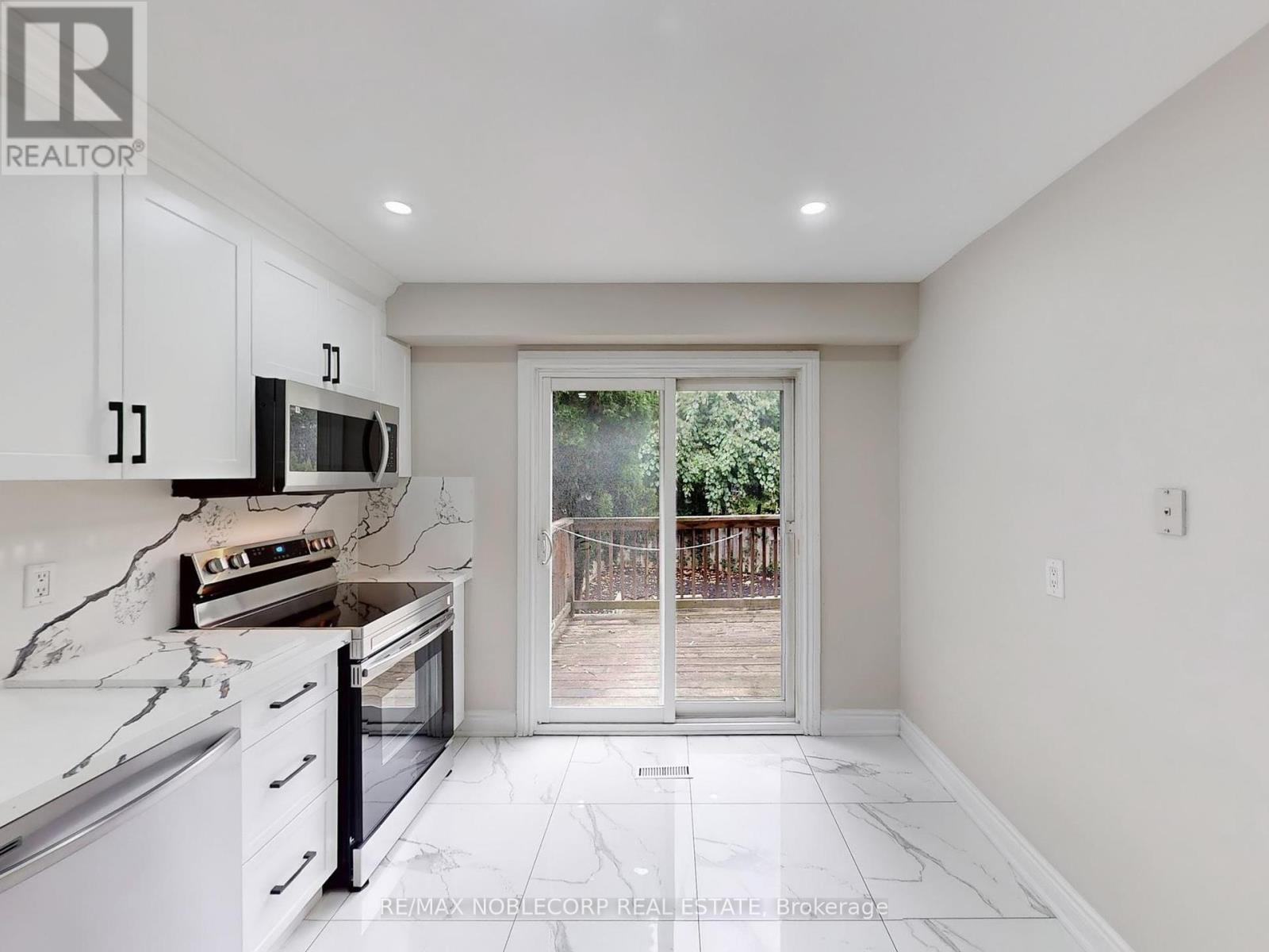 892 Sweetwater Crescent, Mississauga (Lorne Park), Ontario  L5H 4A8 - Photo 14 - W12444887